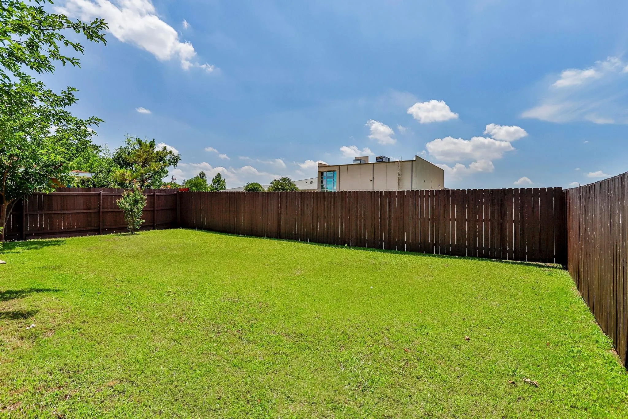Single Family Residence For Rent in Tarrant County , 8705 Sumter Way, Fort Worth, Texas 76244, 4 Bedroom, 2 Bathroom, 2 Garage spaces, 1,864 Sqft, built in 2004, mls#21404805, Real Estate Agent in Fort Worth, Homes For Rent in Tarrant county, Homes For Rent in Fort Worth, Realtor in Fort Worth Texas, Real Estate Brokerage Independent Realty Texas, Luminita Cordes Realtor