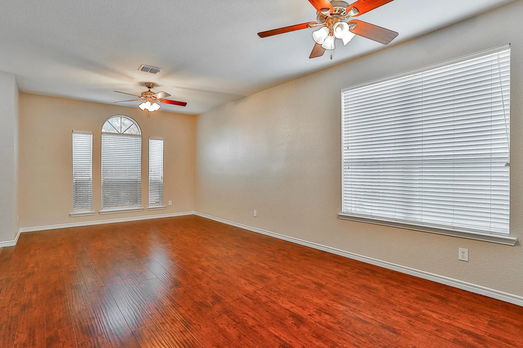 Single Family Residence For Rent in Tarrant County , 8705 Sumter Way, Fort Worth, Texas 76244, 4 Bedroom, 2 Bathroom, 2 Garage spaces, 1,864 Sqft, built in 2004, mls#21404805, Real Estate Agent in Fort Worth, Homes For Rent in Tarrant county, Homes For Rent in Fort Worth, Realtor in Fort Worth Texas, Real Estate Brokerage Independent Realty Texas, Luminita Cordes Realtor