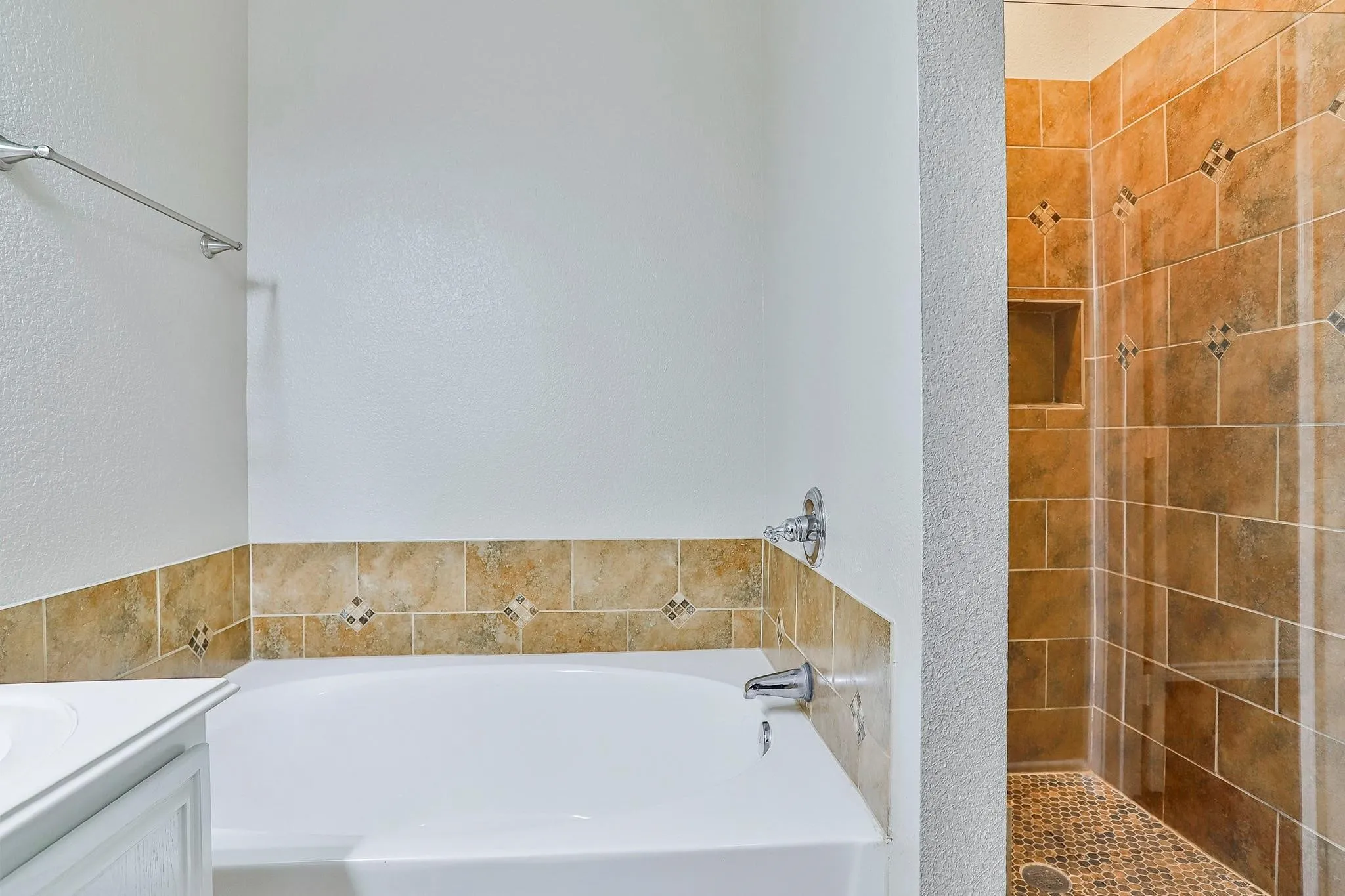 Single Family Residence For Rent in Tarrant County , 8705 Sumter Way, Fort Worth, Texas 76244, 4 Bedroom, 2 Bathroom, 2 Garage spaces, 1,864 Sqft, built in 2004, mls#21404805, Real Estate Agent in Fort Worth, Homes For Rent in Tarrant county, Homes For Rent in Fort Worth, Realtor in Fort Worth Texas, Real Estate Brokerage Independent Realty Texas, Luminita Cordes Realtor