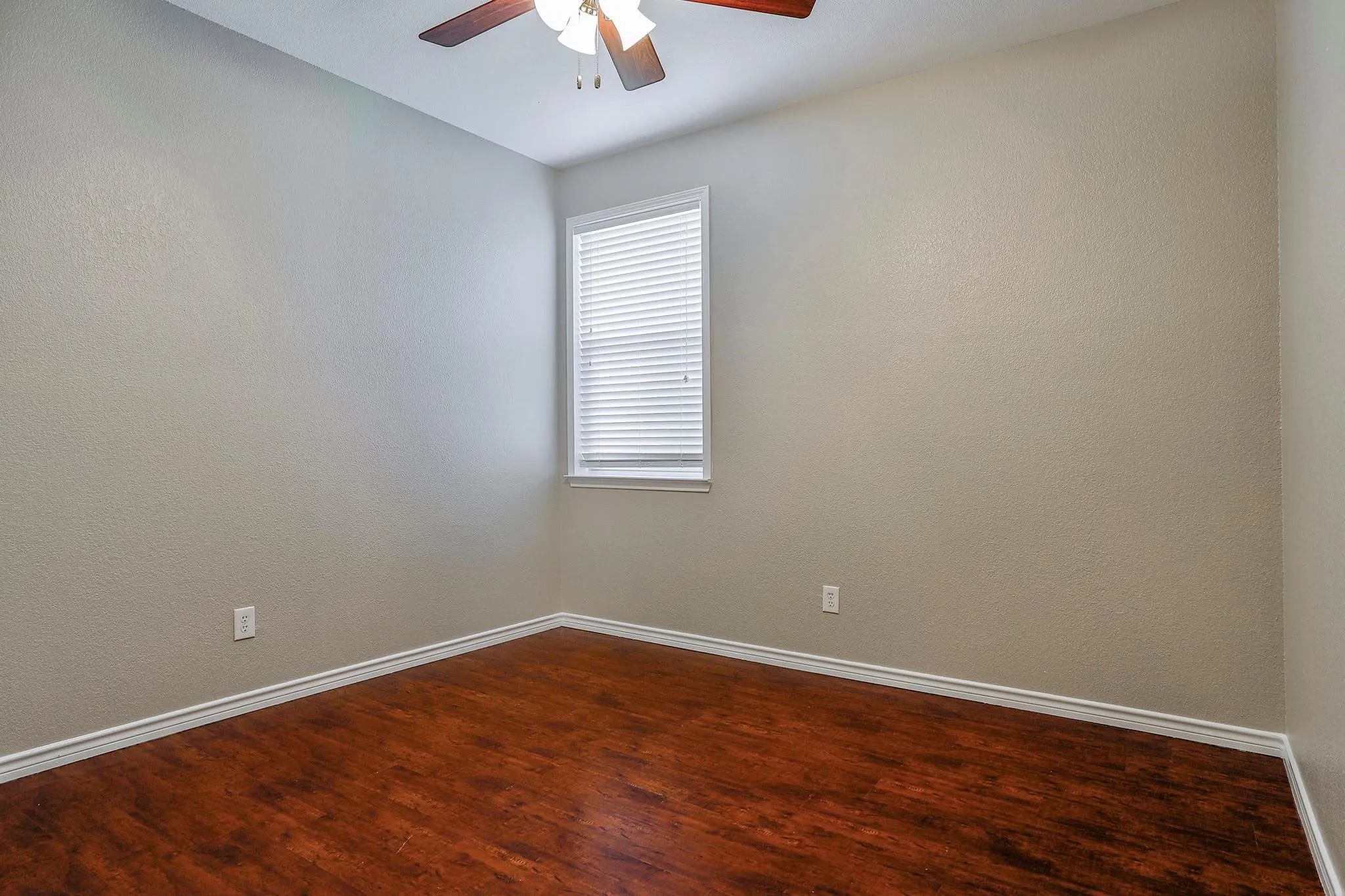 Single Family Residence For Rent in Tarrant County , 8705 Sumter Way, Fort Worth, Texas 76244, 4 Bedroom, 2 Bathroom, 2 Garage spaces, 1,864 Sqft, built in 2004, mls#21404805, Real Estate Agent in Fort Worth, Homes For Rent in Tarrant county, Homes For Rent in Fort Worth, Realtor in Fort Worth Texas, Real Estate Brokerage Independent Realty Texas, Luminita Cordes Realtor