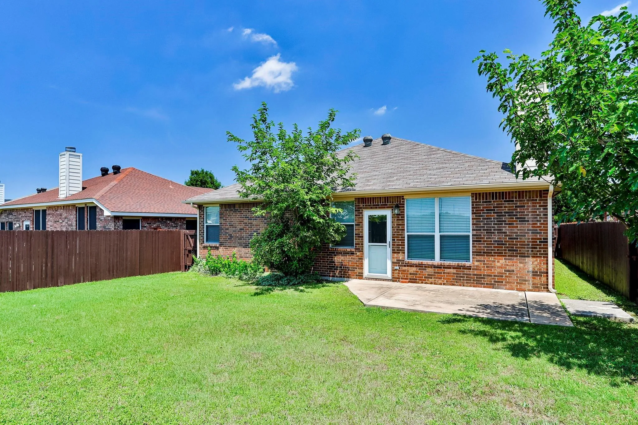 Single Family Residence For Rent in Tarrant County , 8705 Sumter Way, Fort Worth, Texas 76244, 4 Bedroom, 2 Bathroom, 2 Garage spaces, 1,864 Sqft, built in 2004, mls#21404805, Real Estate Agent in Fort Worth, Homes For Rent in Tarrant county, Homes For Rent in Fort Worth, Realtor in Fort Worth Texas, Real Estate Brokerage Independent Realty Texas, Luminita Cordes Realtor