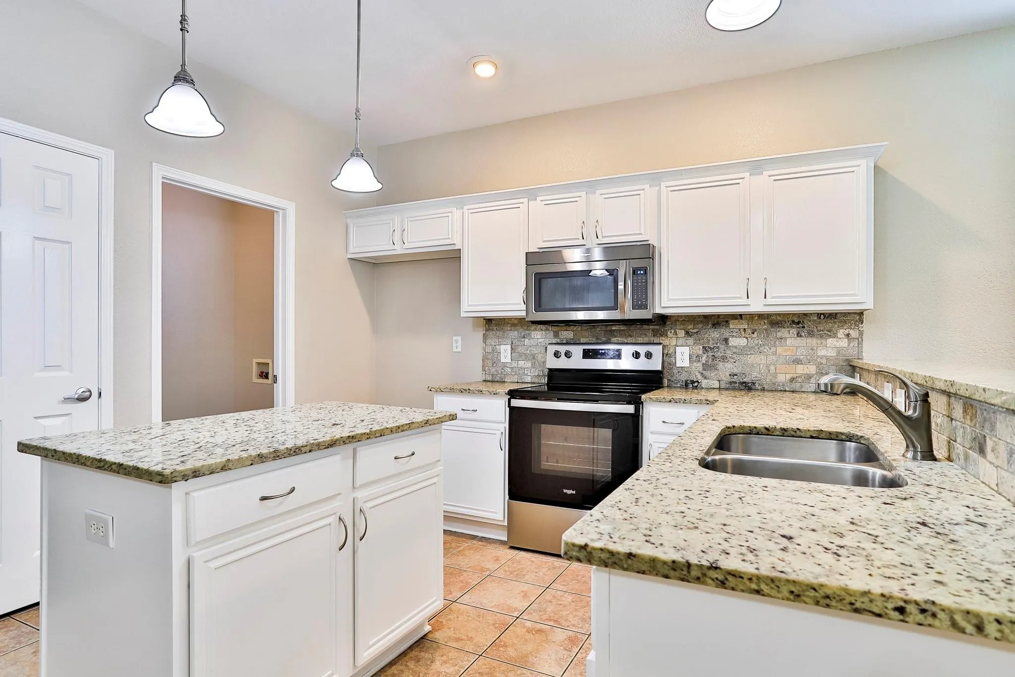 Single Family Residence For Rent in Tarrant County , 8705 Sumter Way, Fort Worth, Texas 76244, 4 Bedroom, 2 Bathroom, 2 Garage spaces, 1,864 Sqft, built in 2004, mls#21404805, Real Estate Agent in Fort Worth, Homes For Rent in Tarrant county, Homes For Rent in Fort Worth, Realtor in Fort Worth Texas, Real Estate Brokerage Independent Realty Texas, Luminita Cordes Realtor