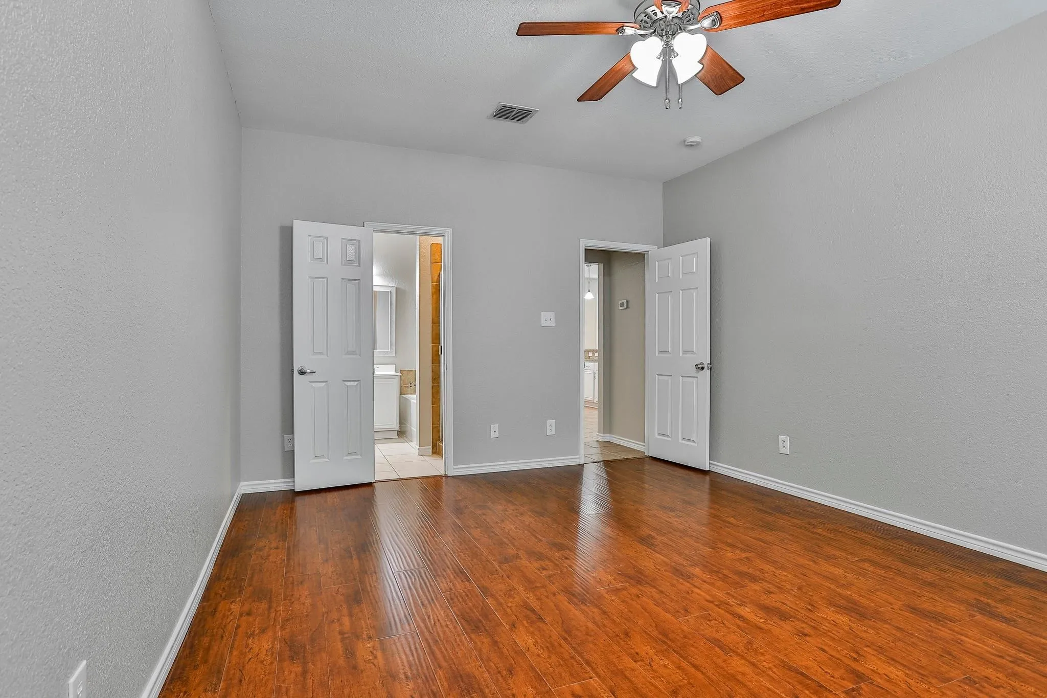 Single Family Residence For Rent in Tarrant County , 8705 Sumter Way, Fort Worth, Texas 76244, 4 Bedroom, 2 Bathroom, 2 Garage spaces, 1,864 Sqft, built in 2004, mls#21404805, Real Estate Agent in Fort Worth, Homes For Rent in Tarrant county, Homes For Rent in Fort Worth, Realtor in Fort Worth Texas, Real Estate Brokerage Independent Realty Texas, Luminita Cordes Realtor