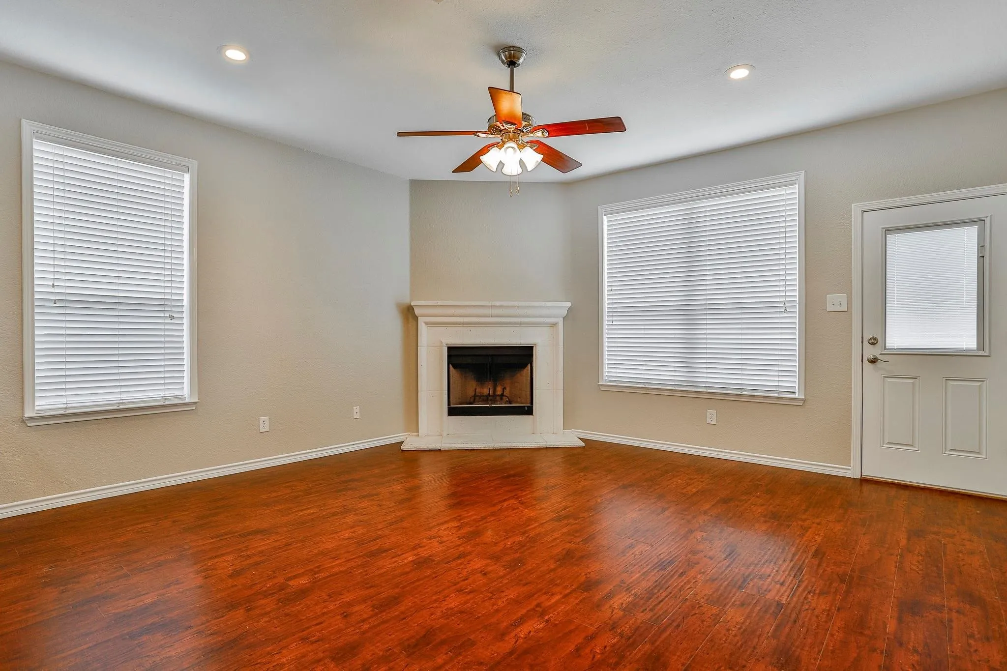 Single Family Residence For Rent in Tarrant County , 8705 Sumter Way, Fort Worth, Texas 76244, 4 Bedroom, 2 Bathroom, 2 Garage spaces, 1,864 Sqft, built in 2004, mls#21404805, Real Estate Agent in Fort Worth, Homes For Rent in Tarrant county, Homes For Rent in Fort Worth, Realtor in Fort Worth Texas, Real Estate Brokerage Independent Realty Texas, Luminita Cordes Realtor