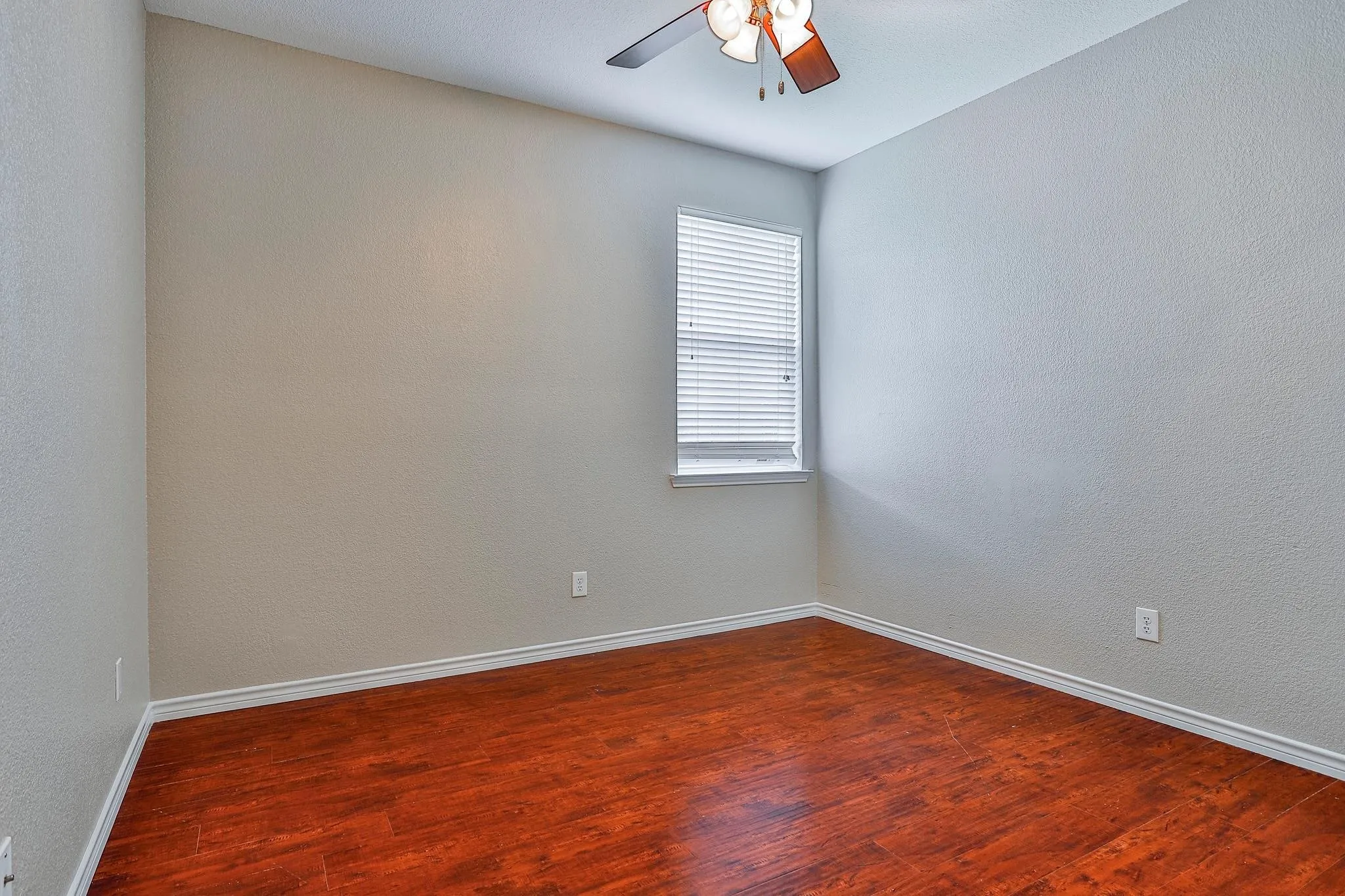 Single Family Residence For Rent in Tarrant County , 8705 Sumter Way, Fort Worth, Texas 76244, 4 Bedroom, 2 Bathroom, 2 Garage spaces, 1,864 Sqft, built in 2004, mls#21404805, Real Estate Agent in Fort Worth, Homes For Rent in Tarrant county, Homes For Rent in Fort Worth, Realtor in Fort Worth Texas, Real Estate Brokerage Independent Realty Texas, Luminita Cordes Realtor