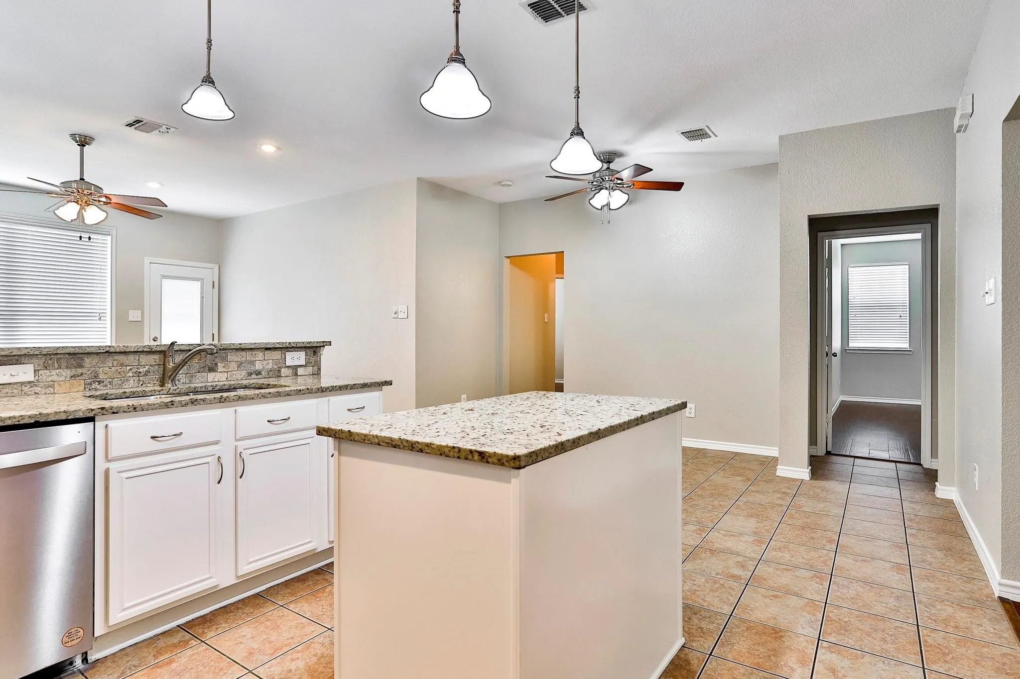 Single Family Residence For Rent in Tarrant County , 8705 Sumter Way, Fort Worth, Texas 76244, 4 Bedroom, 2 Bathroom, 2 Garage spaces, 1,864 Sqft, built in 2004, mls#21404805, Real Estate Agent in Fort Worth, Homes For Rent in Tarrant county, Homes For Rent in Fort Worth, Realtor in Fort Worth Texas, Real Estate Brokerage Independent Realty Texas, Luminita Cordes Realtor