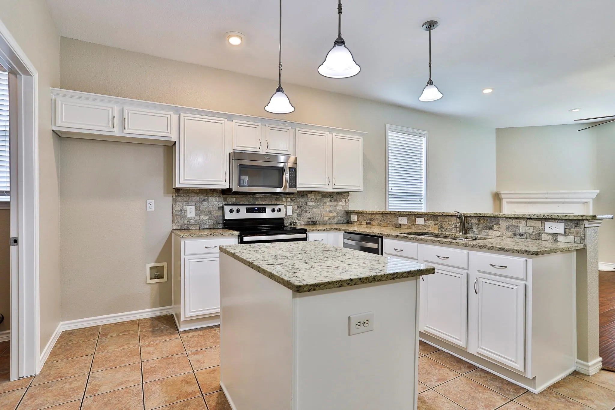 Single Family Residence For Rent in Tarrant County , 8705 Sumter Way, Fort Worth, Texas 76244, 4 Bedroom, 2 Bathroom, 2 Garage spaces, 1,864 Sqft, built in 2004, mls#21404805, Real Estate Agent in Fort Worth, Homes For Rent in Tarrant county, Homes For Rent in Fort Worth, Realtor in Fort Worth Texas, Real Estate Brokerage Independent Realty Texas, Luminita Cordes Realtor