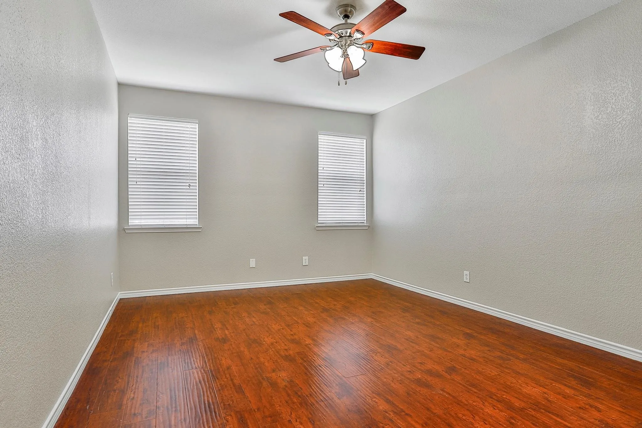 Single Family Residence For Rent in Tarrant County , 8705 Sumter Way, Fort Worth, Texas 76244, 4 Bedroom, 2 Bathroom, 2 Garage spaces, 1,864 Sqft, built in 2004, mls#21404805, Real Estate Agent in Fort Worth, Homes For Rent in Tarrant county, Homes For Rent in Fort Worth, Realtor in Fort Worth Texas, Real Estate Brokerage Independent Realty Texas, Luminita Cordes Realtor