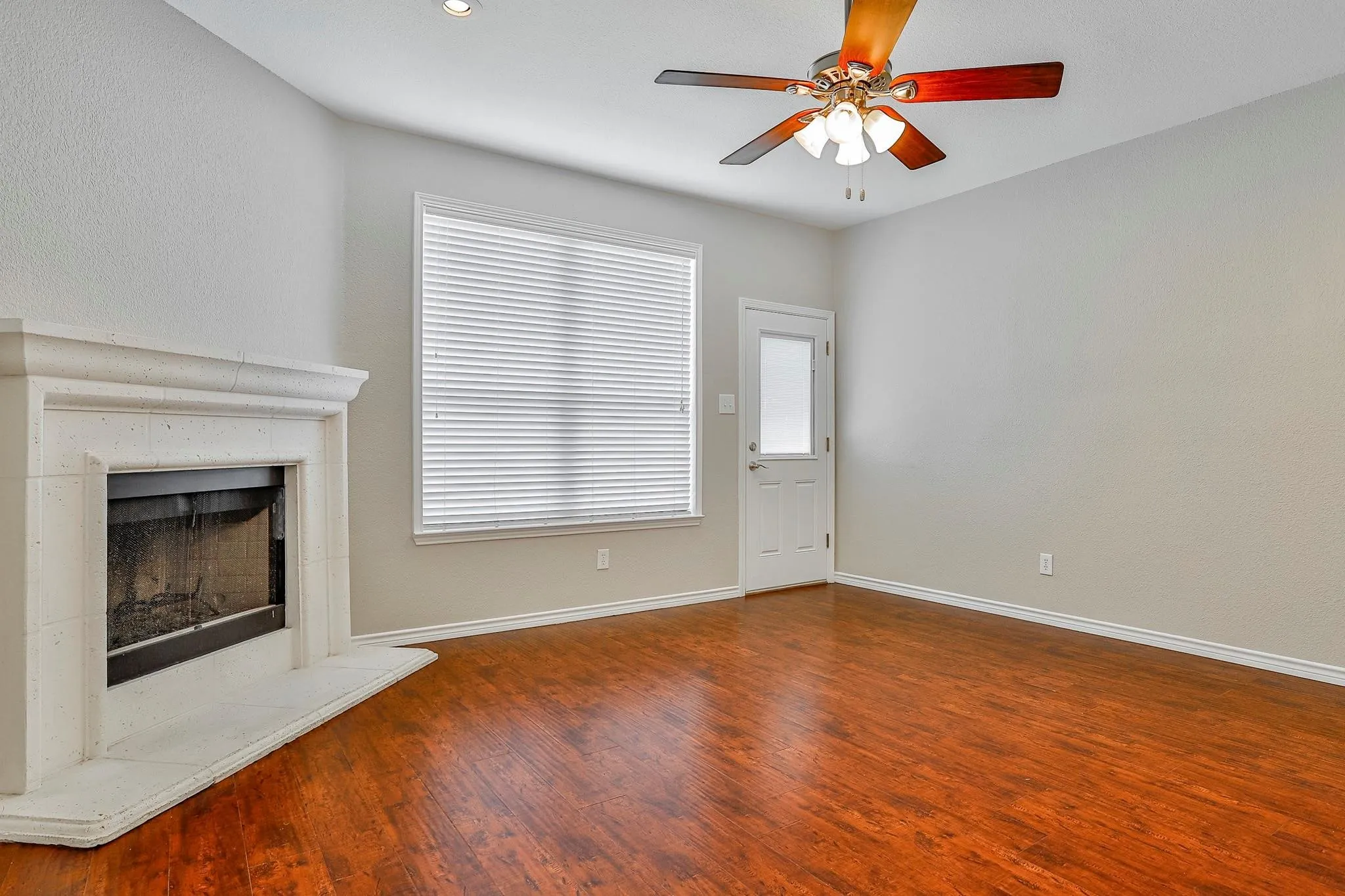 Single Family Residence For Rent in Tarrant County , 8705 Sumter Way, Fort Worth, Texas 76244, 4 Bedroom, 2 Bathroom, 2 Garage spaces, 1,864 Sqft, built in 2004, mls#21404805, Real Estate Agent in Fort Worth, Homes For Rent in Tarrant county, Homes For Rent in Fort Worth, Realtor in Fort Worth Texas, Real Estate Brokerage Independent Realty Texas, Luminita Cordes Realtor
