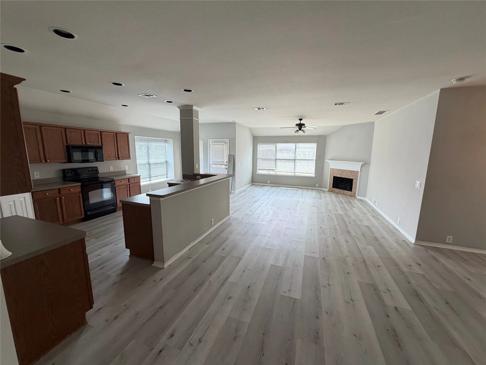 Single Family Residence For Rent in Tarrant County , 912 Tabasco Trail, Arlington, Texas 76002, 3 Bedroom, 2 Bathroom, 2 Garage spaces, 1,751 Sqft, built in 2006, mls#21404859, Real Estate Agent in Arlington, Homes For Rent in Tarrant county, Homes For Rent in Arlington, Realtor in Arlington Texas, Real Estate Brokerage Independent Realty Texas, Luminita Cordes Realtor