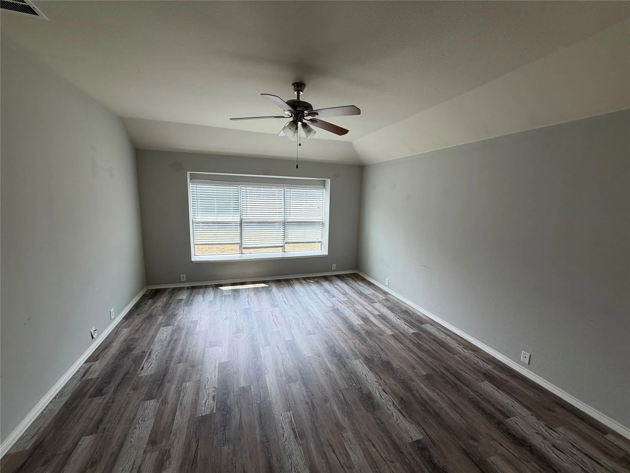 Single Family Residence For Rent in Tarrant County , 912 Tabasco Trail, Arlington, Texas 76002, 3 Bedroom, 2 Bathroom, 2 Garage spaces, 1,751 Sqft, built in 2006, mls#21404859, Real Estate Agent in Arlington, Homes For Rent in Tarrant county, Homes For Rent in Arlington, Realtor in Arlington Texas, Real Estate Brokerage Independent Realty Texas, Luminita Cordes Realtor