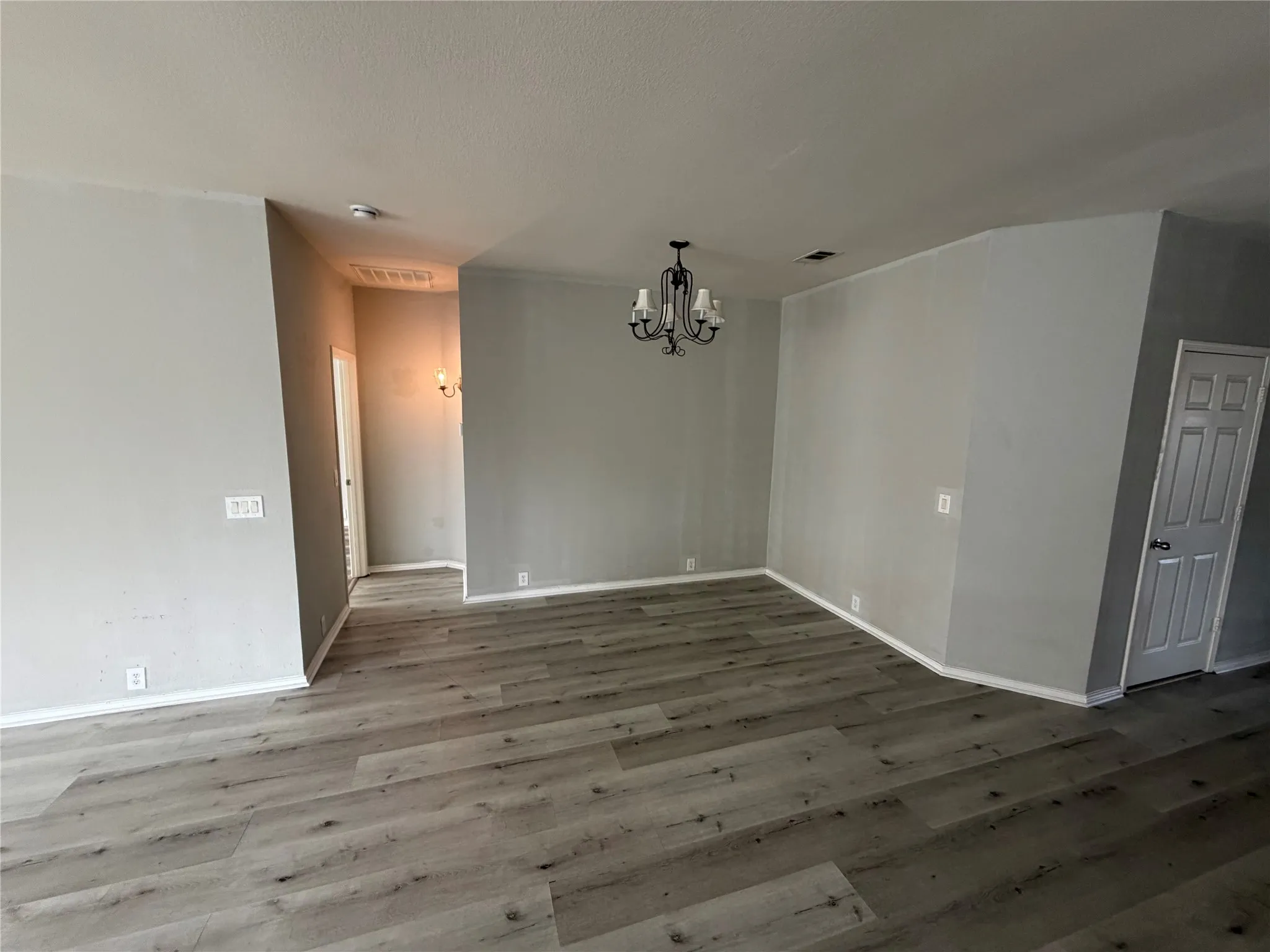 Single Family Residence For Rent in Tarrant County , 912 Tabasco Trail, Arlington, Texas 76002, 3 Bedroom, 2 Bathroom, 2 Garage spaces, 1,751 Sqft, built in 2006, mls#21404859, Real Estate Agent in Arlington, Homes For Rent in Tarrant county, Homes For Rent in Arlington, Realtor in Arlington Texas, Real Estate Brokerage Independent Realty Texas, Luminita Cordes Realtor
