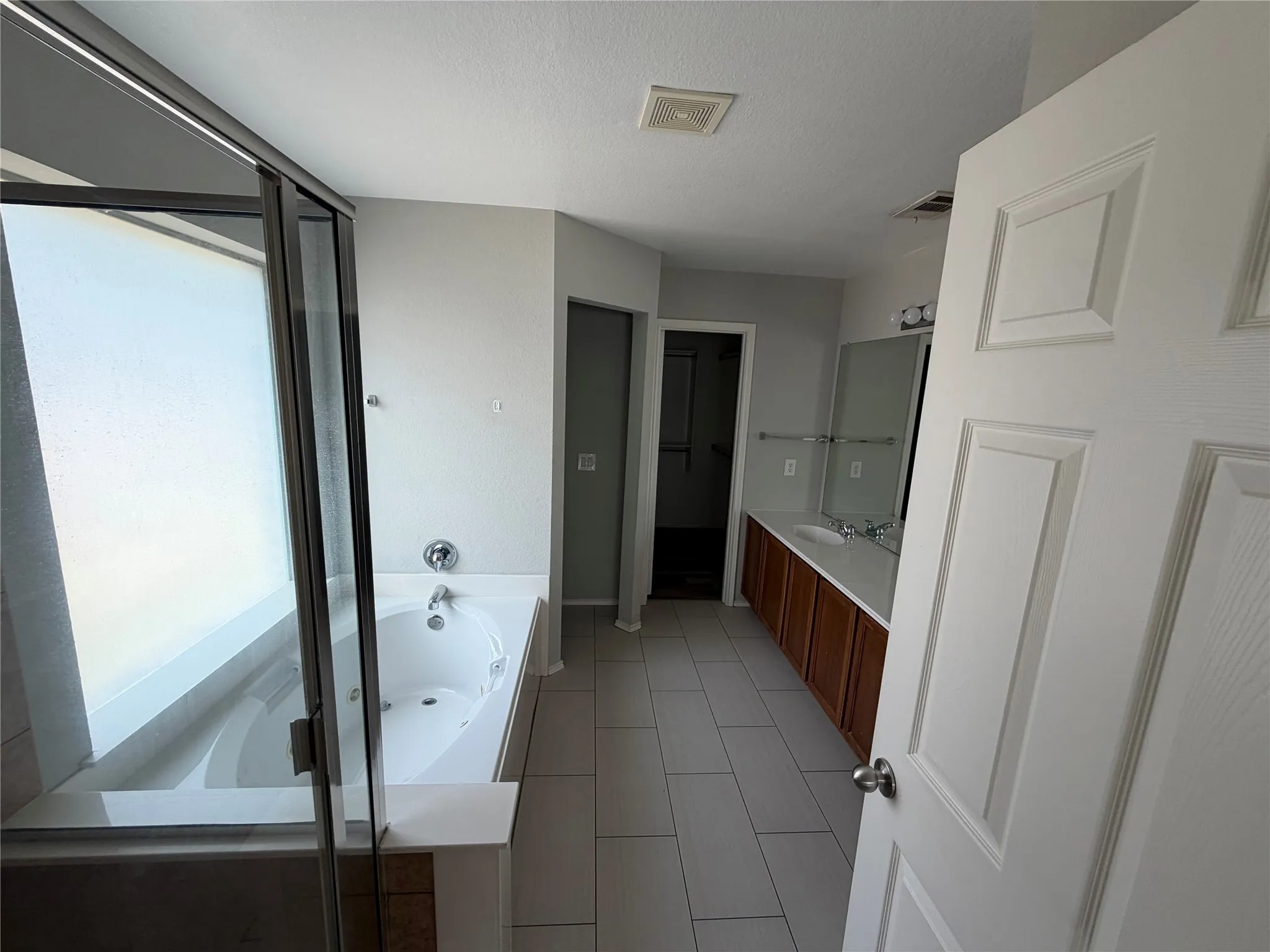 Single Family Residence For Rent in Tarrant County , 912 Tabasco Trail, Arlington, Texas 76002, 3 Bedroom, 2 Bathroom, 2 Garage spaces, 1,751 Sqft, built in 2006, mls#21404859, Real Estate Agent in Arlington, Homes For Rent in Tarrant county, Homes For Rent in Arlington, Realtor in Arlington Texas, Real Estate Brokerage Independent Realty Texas, Luminita Cordes Realtor