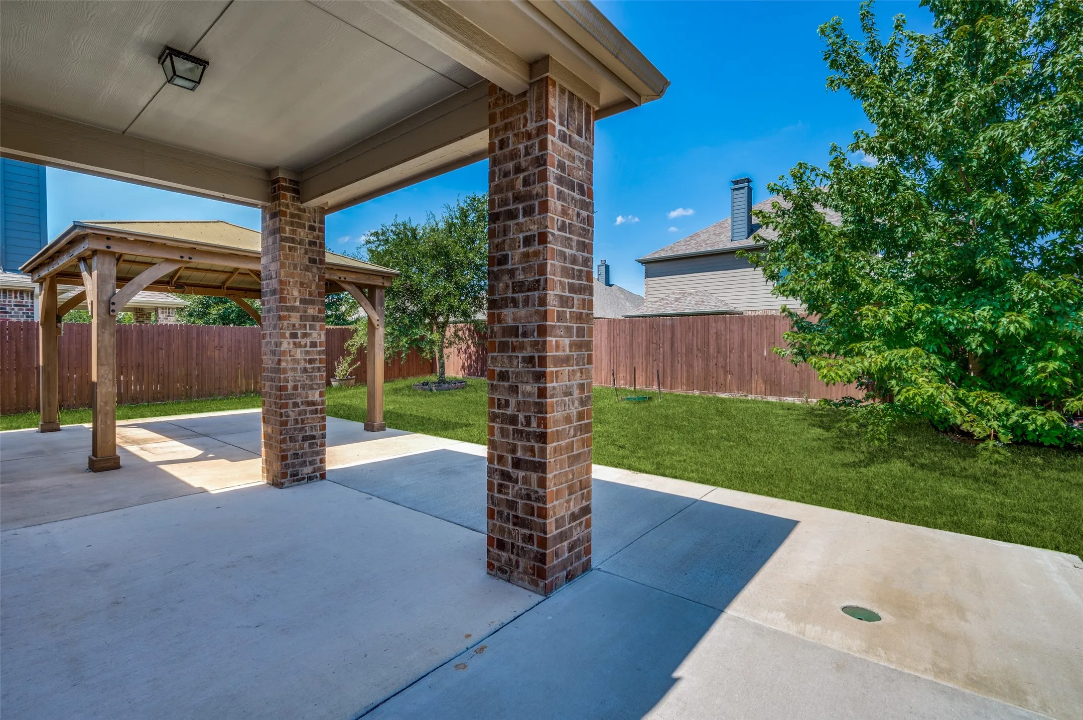 Single Family Residence For Sale in Collin County , 200 Mount Olive Avenue, Mc Kinney, Texas 75072, 4 Bedroom, 4 Bathroom, 2 Garage spaces, 3,066 Sqft, built in 2016, mls#21404841, Real Estate Agent in Mc Kinney, Homes For Sale in Collin county, Homes For Sale in Mc Kinney, Realtor in Mc Kinney Texas, Real Estate Brokerage Independent Realty Texas, Luminita Cordes Realtor