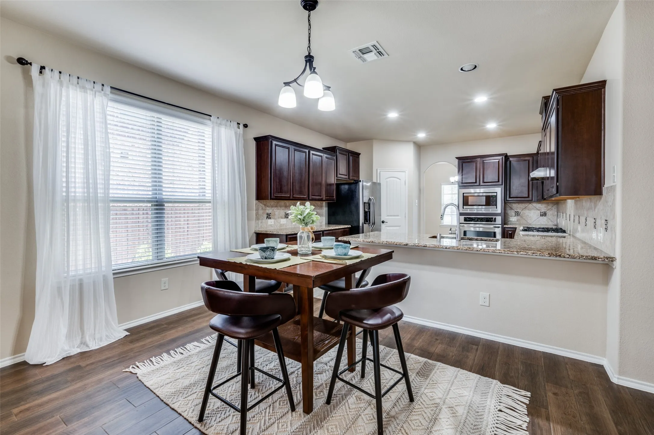 Single Family Residence For Sale in Collin County , 200 Mount Olive Avenue, Mc Kinney, Texas 75072, 4 Bedroom, 4 Bathroom, 2 Garage spaces, 3,066 Sqft, built in 2016, mls#21404841, Real Estate Agent in Mc Kinney, Homes For Sale in Collin county, Homes For Sale in Mc Kinney, Realtor in Mc Kinney Texas, Real Estate Brokerage Independent Realty Texas, Luminita Cordes Realtor