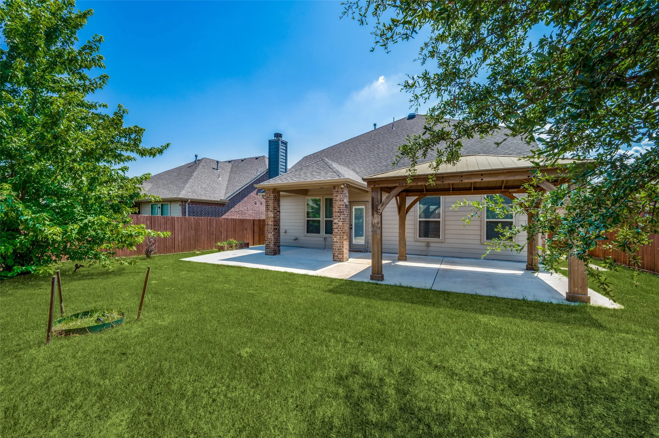 Single Family Residence For Sale in Collin County , 200 Mount Olive Avenue, Mc Kinney, Texas 75072, 4 Bedroom, 4 Bathroom, 2 Garage spaces, 3,066 Sqft, built in 2016, mls#21404841, Real Estate Agent in Mc Kinney, Homes For Sale in Collin county, Homes For Sale in Mc Kinney, Realtor in Mc Kinney Texas, Real Estate Brokerage Independent Realty Texas, Luminita Cordes Realtor