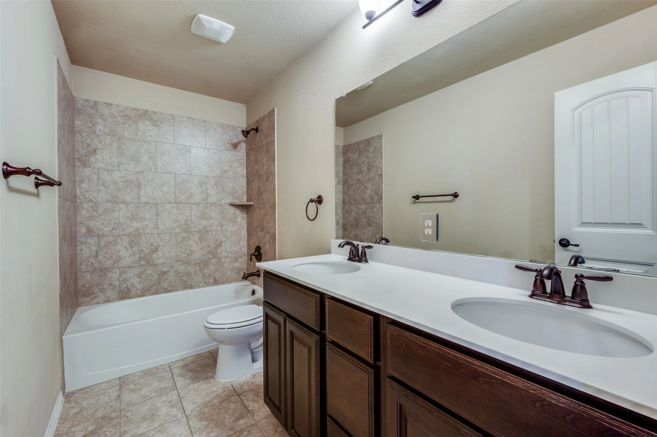 Single Family Residence For Sale in Collin County , 200 Mount Olive Avenue, Mc Kinney, Texas 75072, 4 Bedroom, 4 Bathroom, 2 Garage spaces, 3,066 Sqft, built in 2016, mls#21404841, Real Estate Agent in Mc Kinney, Homes For Sale in Collin county, Homes For Sale in Mc Kinney, Realtor in Mc Kinney Texas, Real Estate Brokerage Independent Realty Texas, Luminita Cordes Realtor