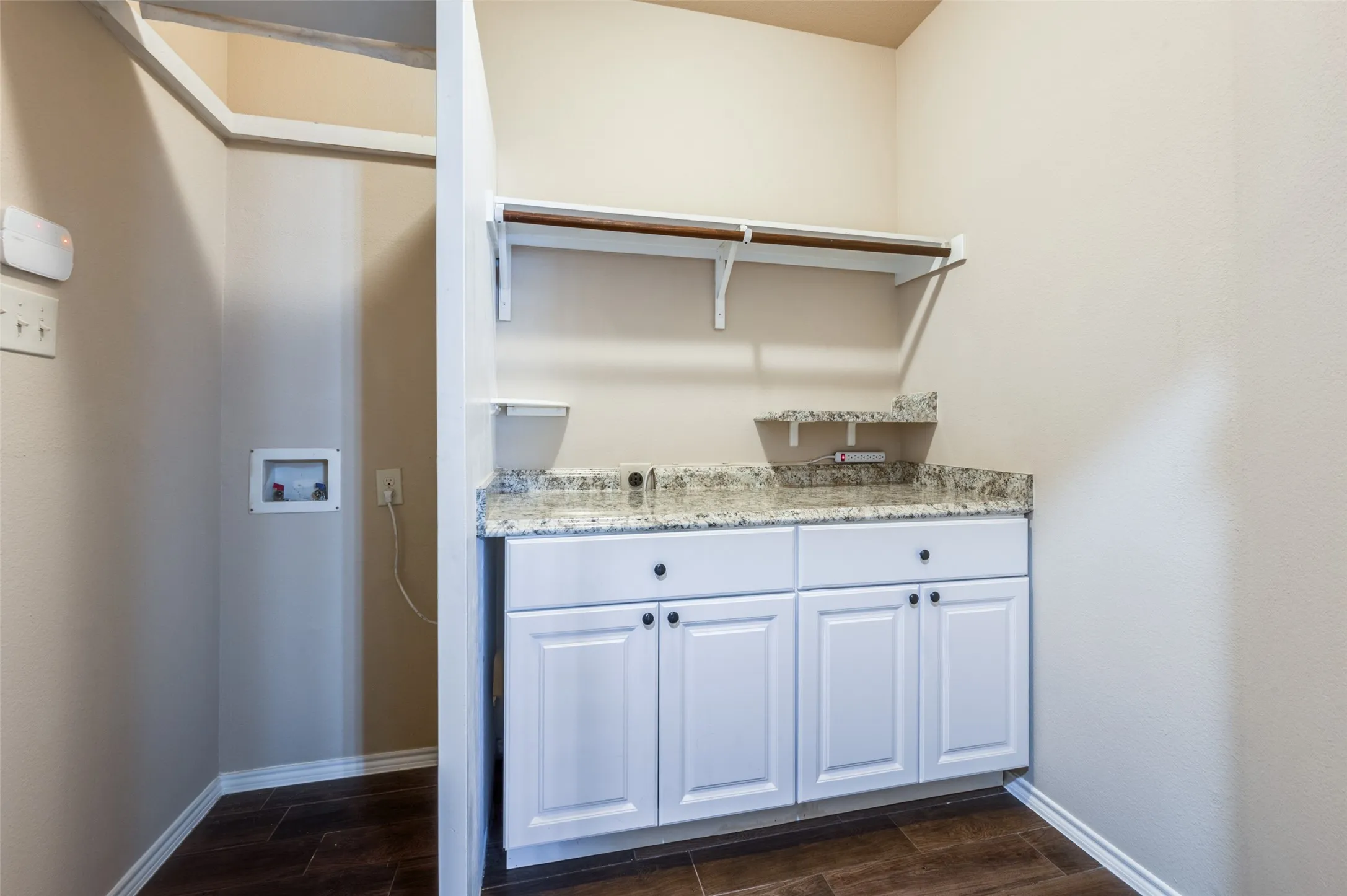 Single Family Residence For Sale in Collin County , 200 Mount Olive Avenue, Mc Kinney, Texas 75072, 4 Bedroom, 4 Bathroom, 2 Garage spaces, 3,066 Sqft, built in 2016, mls#21404841, Real Estate Agent in Mc Kinney, Homes For Sale in Collin county, Homes For Sale in Mc Kinney, Realtor in Mc Kinney Texas, Real Estate Brokerage Independent Realty Texas, Luminita Cordes Realtor
