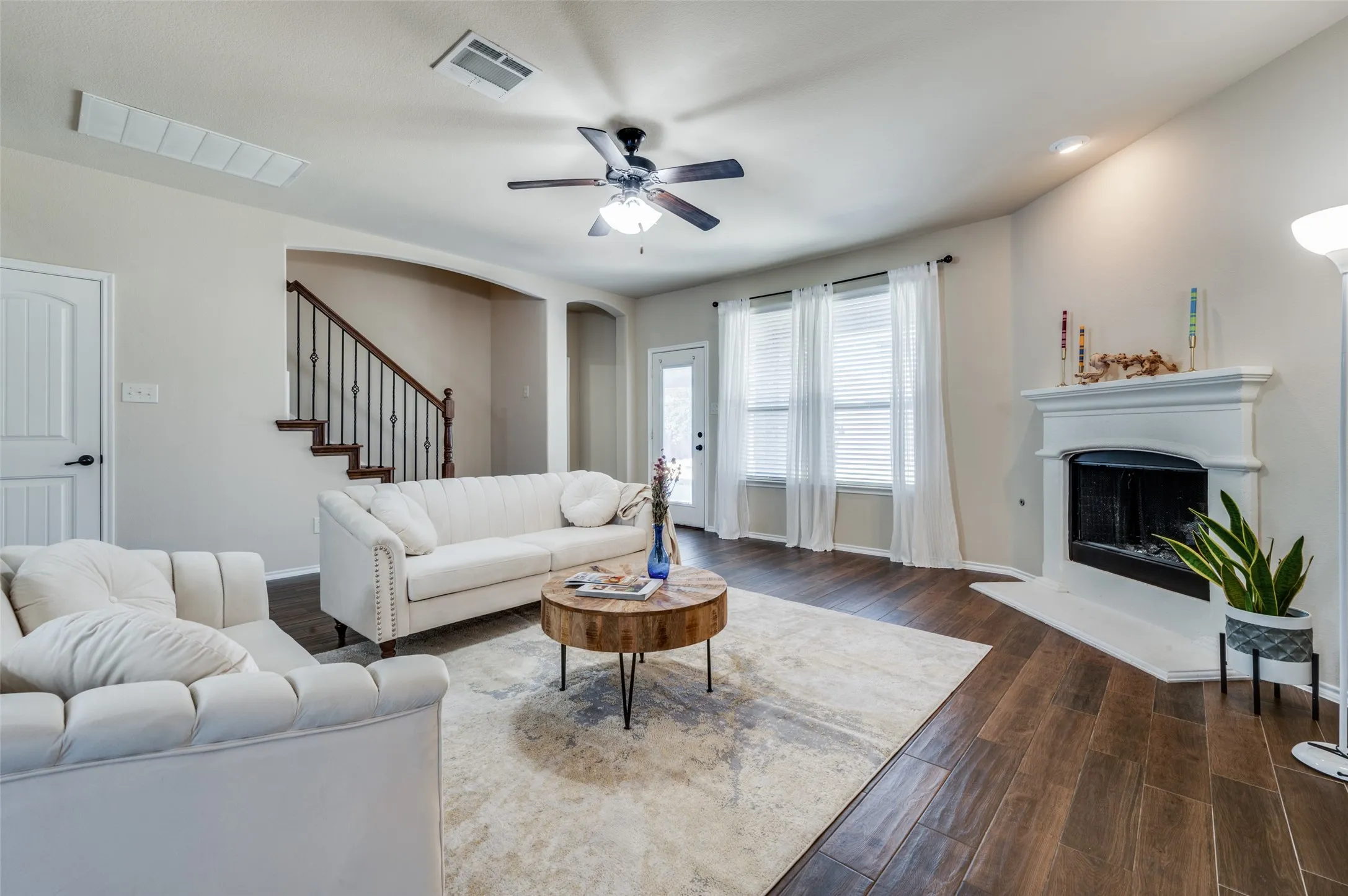 Single Family Residence For Sale in Collin County , 200 Mount Olive Avenue, Mc Kinney, Texas 75072, 4 Bedroom, 4 Bathroom, 2 Garage spaces, 3,066 Sqft, built in 2016, mls#21404841, Real Estate Agent in Mc Kinney, Homes For Sale in Collin county, Homes For Sale in Mc Kinney, Realtor in Mc Kinney Texas, Real Estate Brokerage Independent Realty Texas, Luminita Cordes Realtor