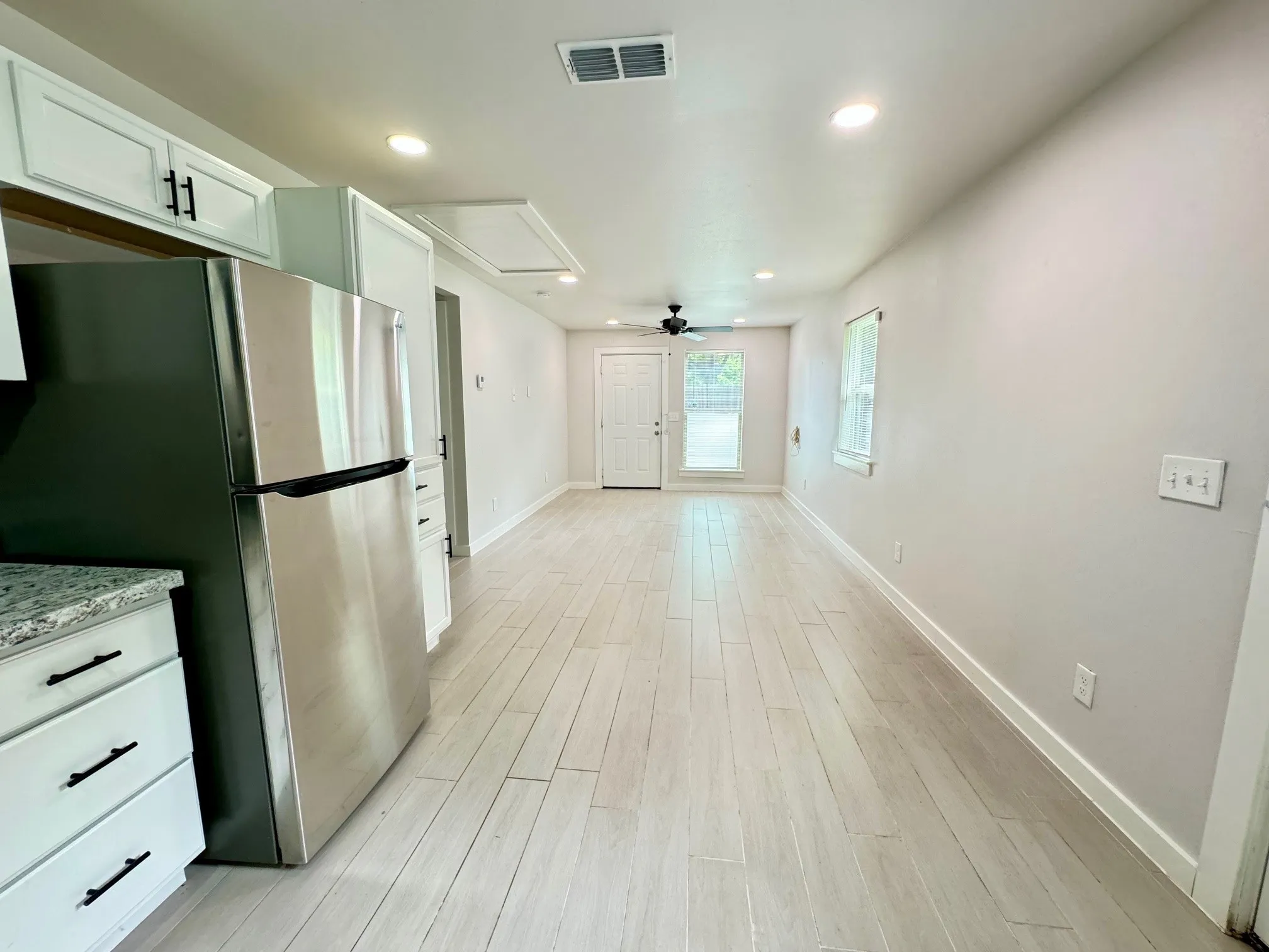 Single Family Residence For Rent in Denton County , 1903 Shawnee Street B, Denton, Texas 76209, 2 Bedroom, 1 Bathroom, Garage spaces, 720 Sqft, built in 1963, mls#21404833, Real Estate Agent in Denton, Homes For Rent in Denton county, Homes For Rent in Denton, Realtor in Denton Texas, Real Estate Brokerage Independent Realty Texas, Luminita Cordes Realtor