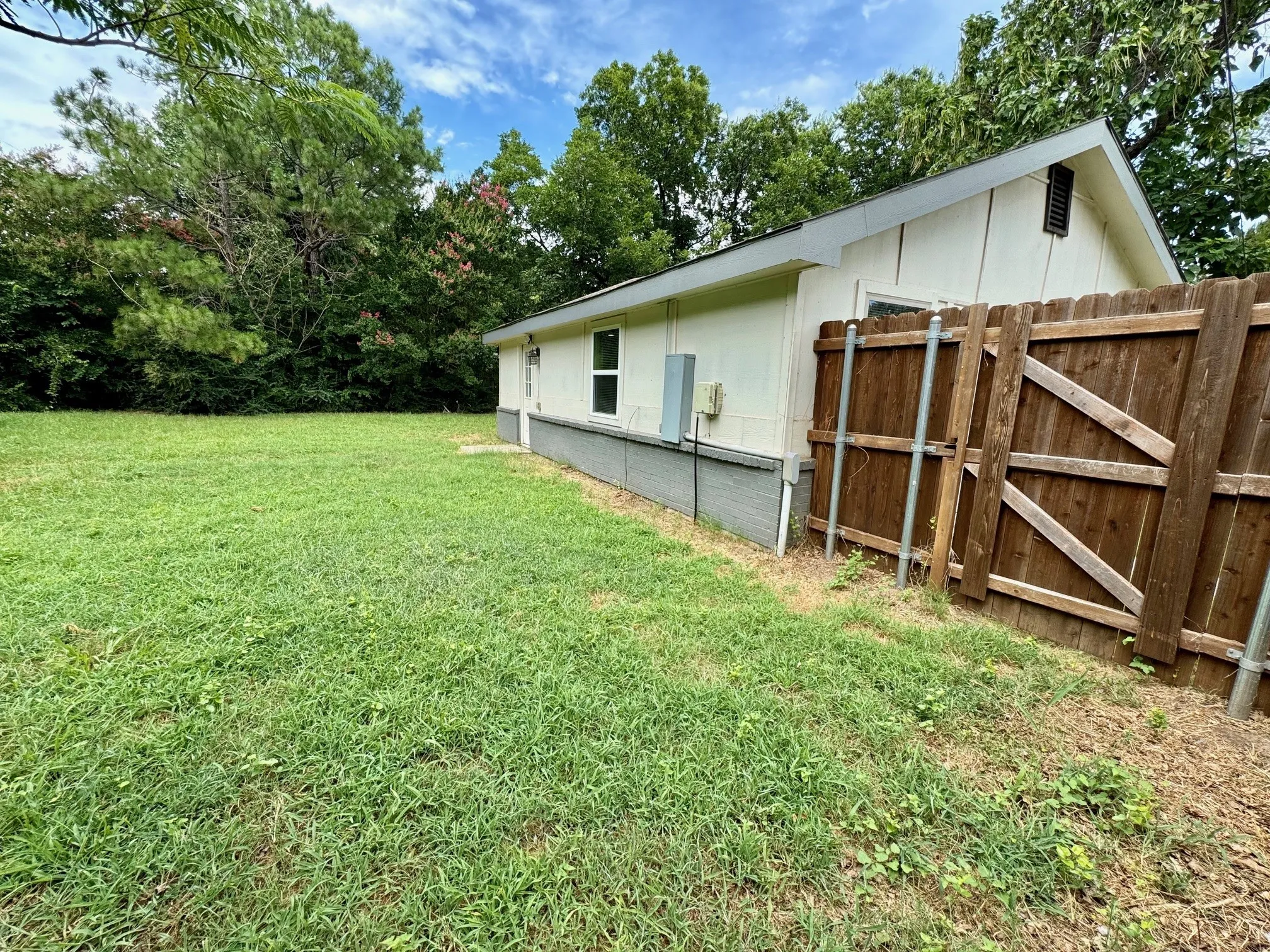 Single Family Residence For Rent in Denton County , 1903 Shawnee Street B, Denton, Texas 76209, 2 Bedroom, 1 Bathroom, Garage spaces, 720 Sqft, built in 1963, mls#21404833, Real Estate Agent in Denton, Homes For Rent in Denton county, Homes For Rent in Denton, Realtor in Denton Texas, Real Estate Brokerage Independent Realty Texas, Luminita Cordes Realtor