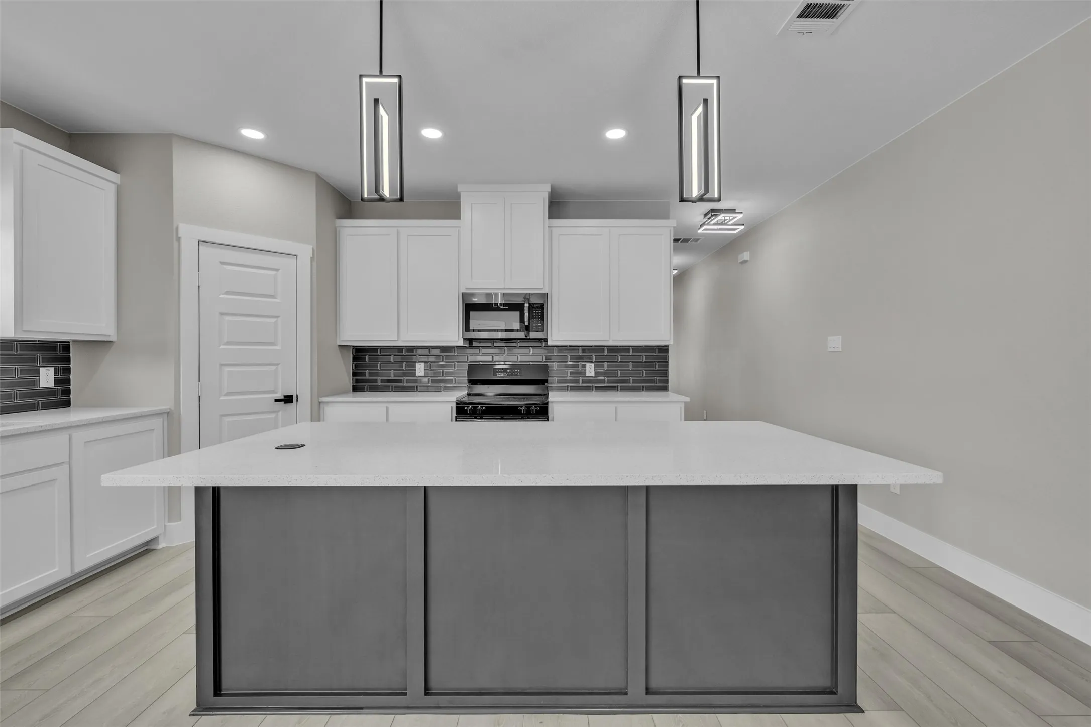 Single Family Residence For Sale in Dallas County , 225 Nw 16th Street, Grand Prairie, Texas 75050, 4 Bedroom, 3 Bathroom, 1 Garage spaces, 2,342 Sqft, built in 2026, mls#21401005, Real Estate Agent in Grand Prairie, Homes For Sale in Dallas county, Homes For Sale in Grand Prairie, Realtor in Grand Prairie Texas, Real Estate Brokerage Independent Realty Texas, Luminita Cordes Realtor
