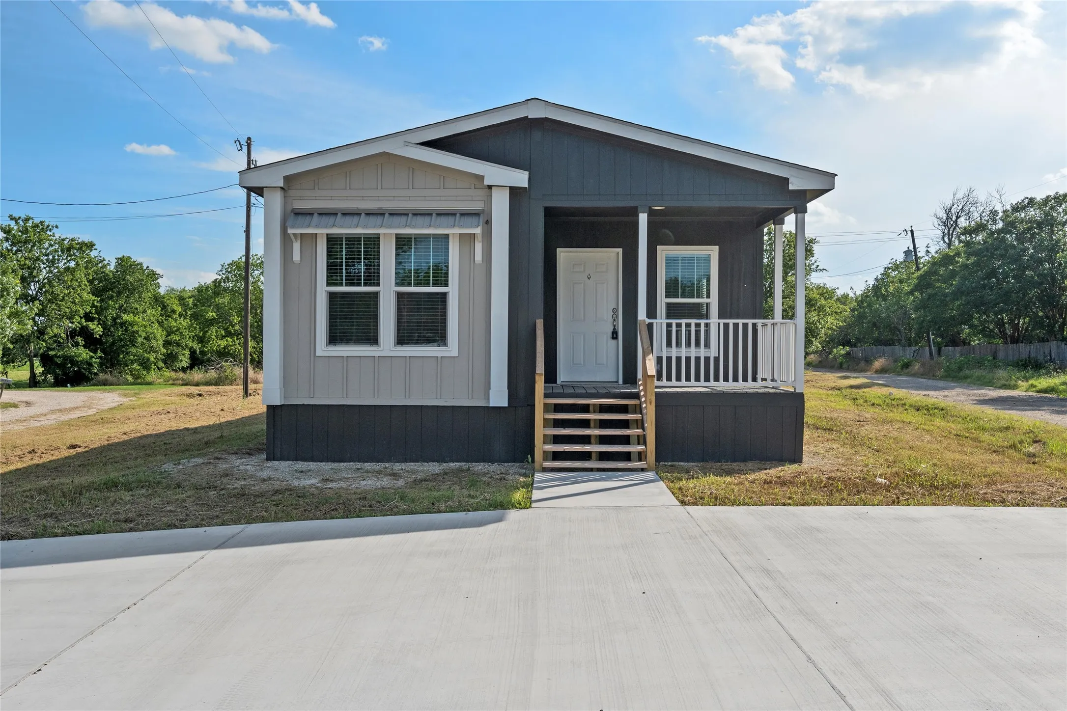 Manufactured Home For Sale in Hill County , 202 N 6th Street, Mount Calm, Texas 76673, 3 Bedroom, 2 Bathroom, Garage spaces, 1,453 Sqft, built in 2023, mls#21404865, Real Estate Agent in Mount Calm, Homes For Sale in Hill county, Homes For Sale in Mount Calm, Realtor in Mount Calm Texas, Real Estate Brokerage Independent Realty Texas, Luminita Cordes Realtor