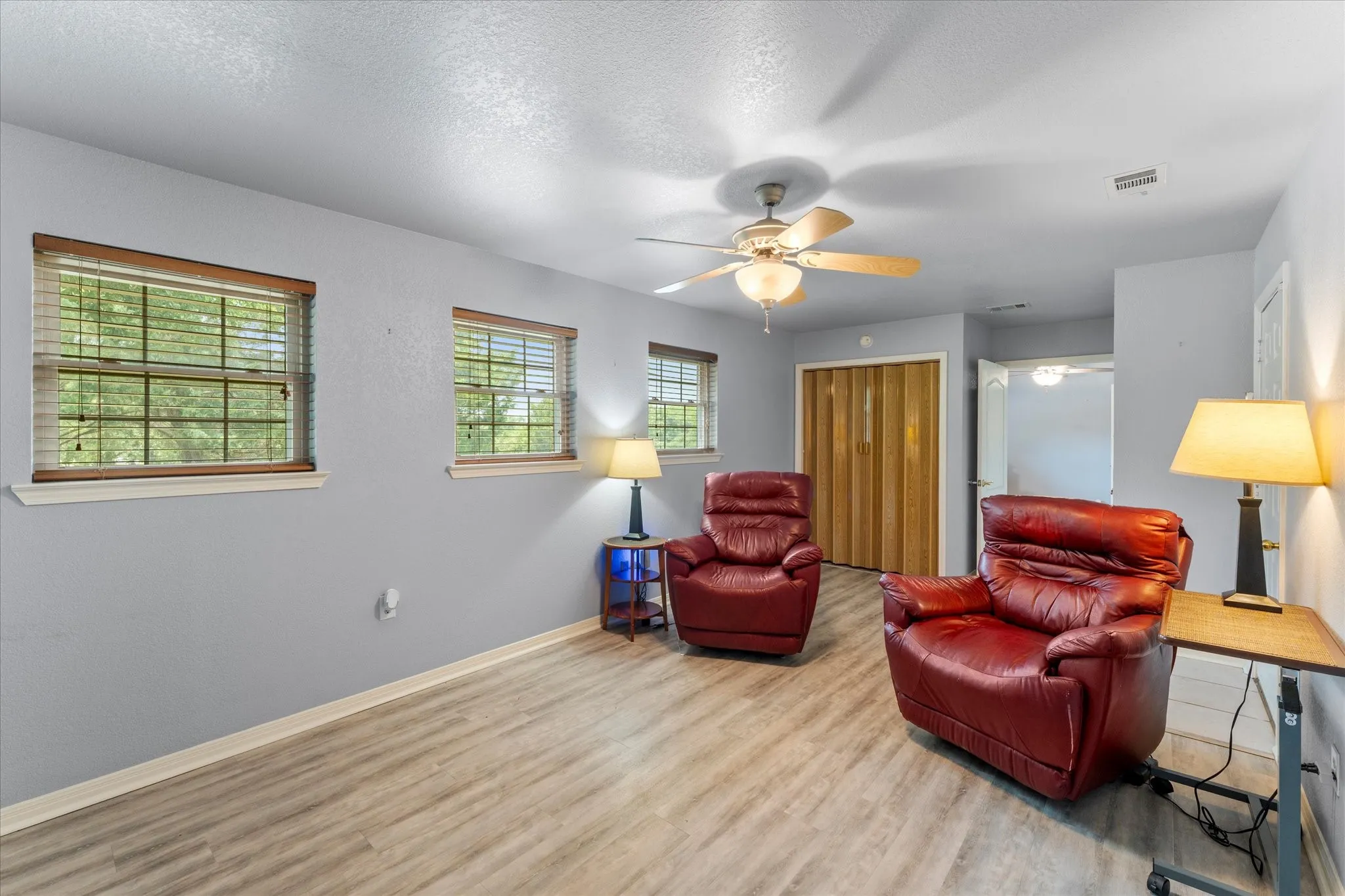 Single Family Residence For Sale in Henderson County , 424 Lagoon Drive, Gun Barrel City, Texas 75156, 3 Bedroom, 2 Bathroom, 2 Garage spaces, 1,549 Sqft, built in 1999, mls#21404878, Real Estate Agent in Gun Barrel City, Homes For Sale in Henderson county, Homes For Sale in Gun Barrel City, Realtor in Gun Barrel City Texas, Real Estate Brokerage Independent Realty Texas, Luminita Cordes Realtor