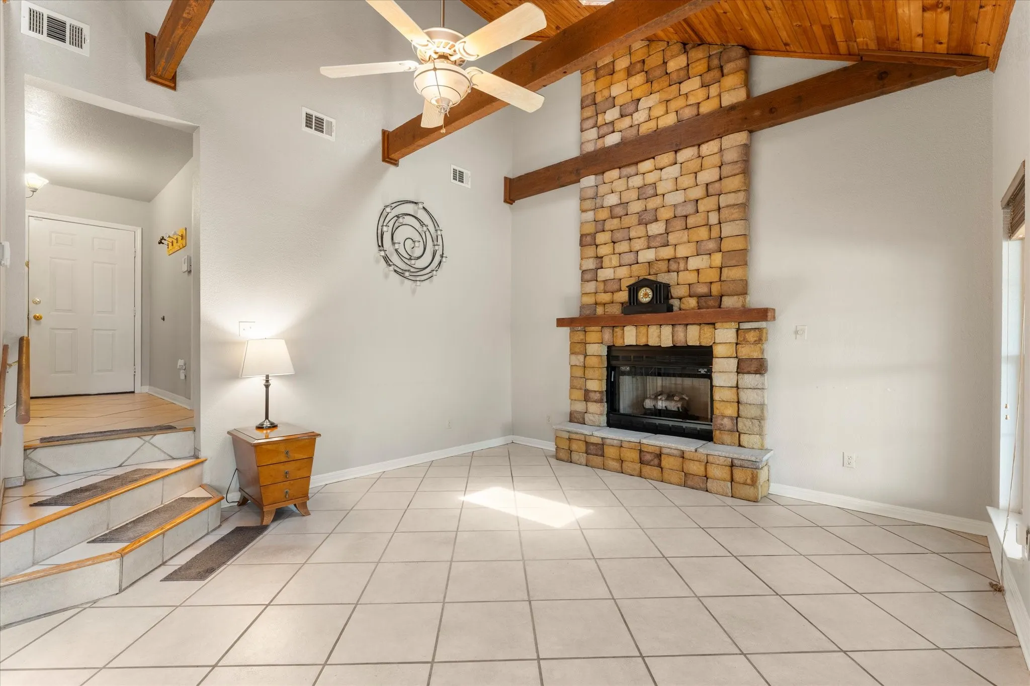 Single Family Residence For Sale in Henderson County , 424 Lagoon Drive, Gun Barrel City, Texas 75156, 3 Bedroom, 2 Bathroom, 2 Garage spaces, 1,549 Sqft, built in 1999, mls#21404878, Real Estate Agent in Gun Barrel City, Homes For Sale in Henderson county, Homes For Sale in Gun Barrel City, Realtor in Gun Barrel City Texas, Real Estate Brokerage Independent Realty Texas, Luminita Cordes Realtor