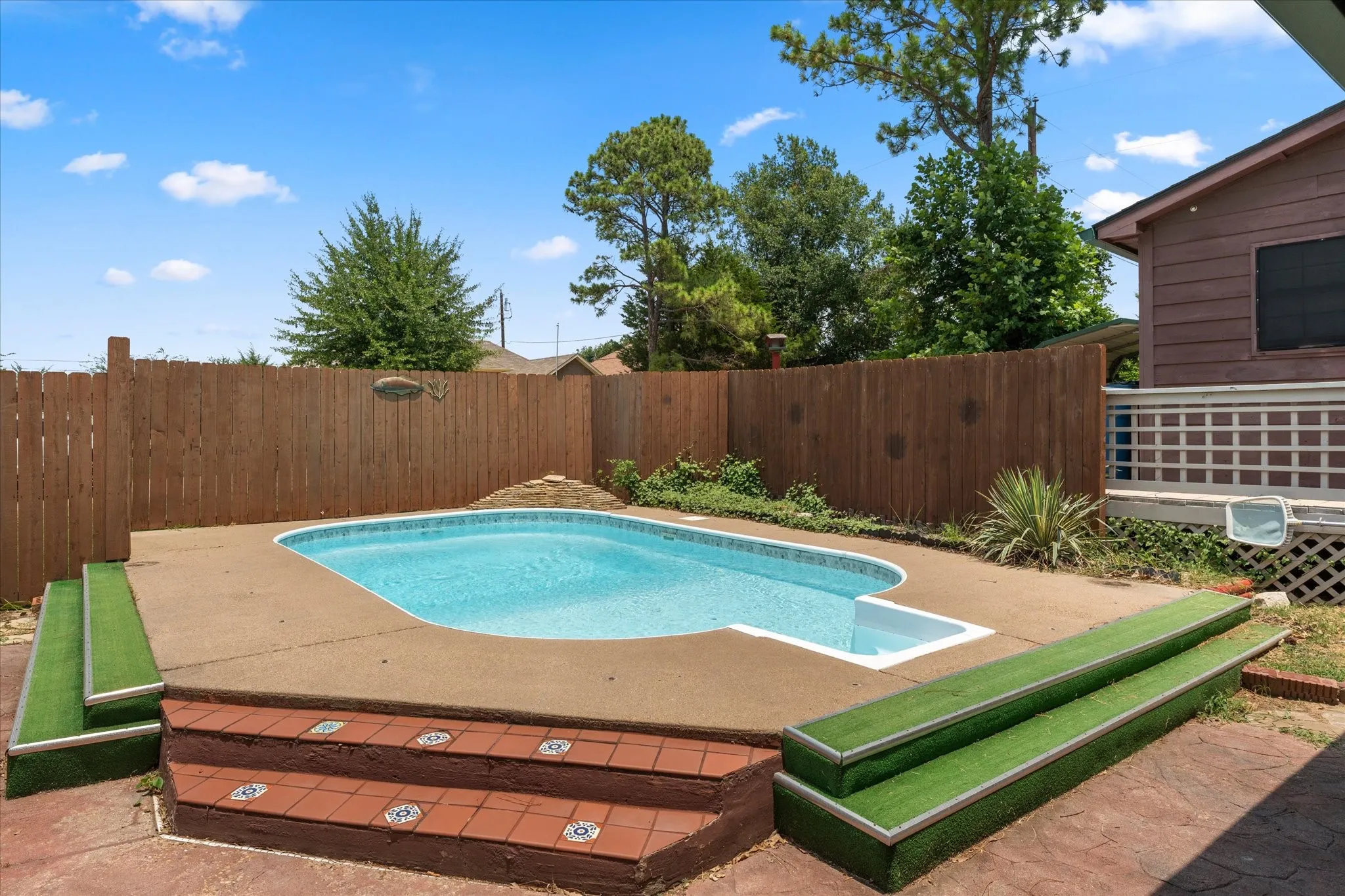Single Family Residence For Sale in Henderson County , 424 Lagoon Drive, Gun Barrel City, Texas 75156, 3 Bedroom, 2 Bathroom, 2 Garage spaces, 1,549 Sqft, built in 1999, mls#21404878, Real Estate Agent in Gun Barrel City, Homes For Sale in Henderson county, Homes For Sale in Gun Barrel City, Realtor in Gun Barrel City Texas, Real Estate Brokerage Independent Realty Texas, Luminita Cordes Realtor