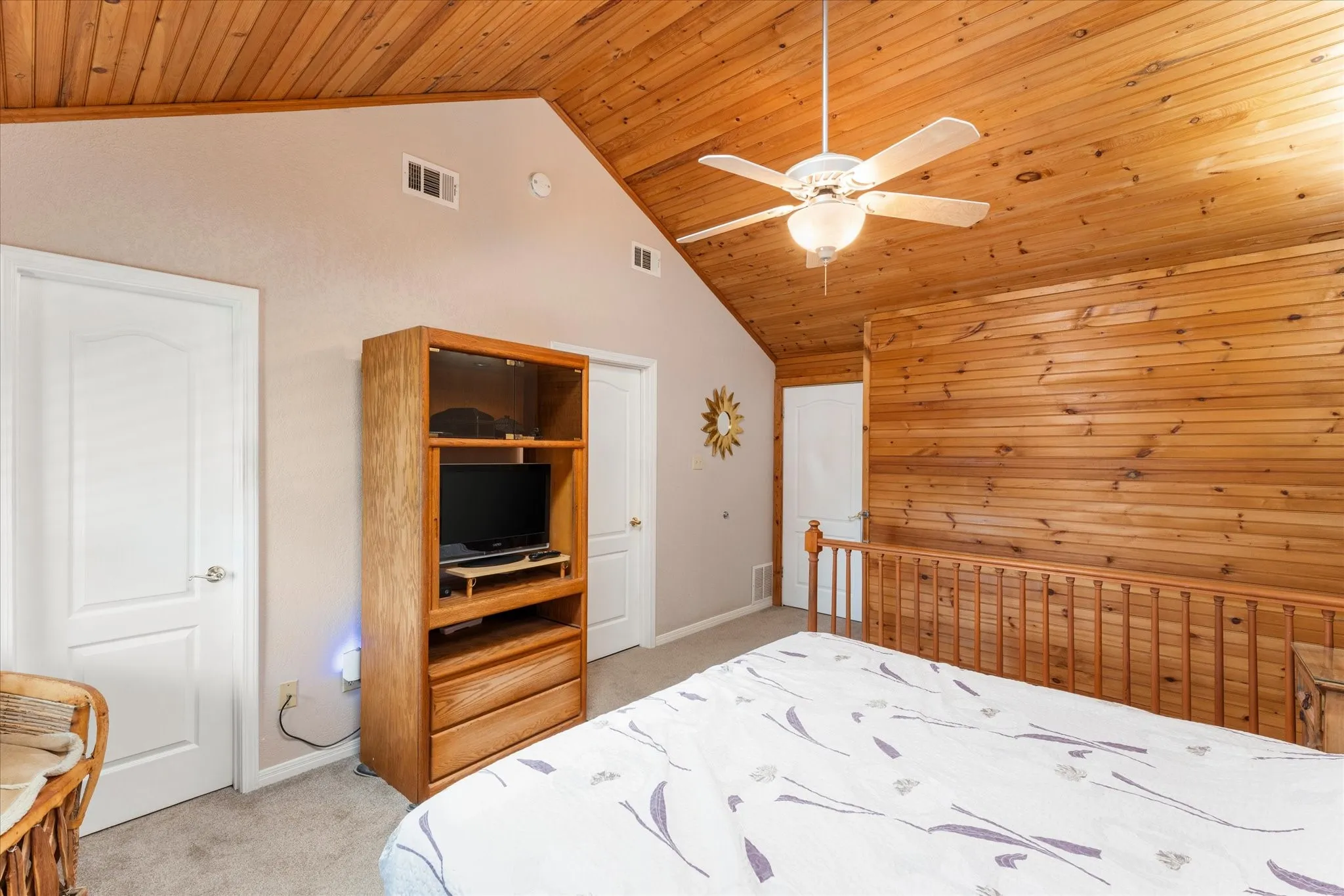 Single Family Residence For Sale in Henderson County , 424 Lagoon Drive, Gun Barrel City, Texas 75156, 3 Bedroom, 2 Bathroom, 2 Garage spaces, 1,549 Sqft, built in 1999, mls#21404878, Real Estate Agent in Gun Barrel City, Homes For Sale in Henderson county, Homes For Sale in Gun Barrel City, Realtor in Gun Barrel City Texas, Real Estate Brokerage Independent Realty Texas, Luminita Cordes Realtor
