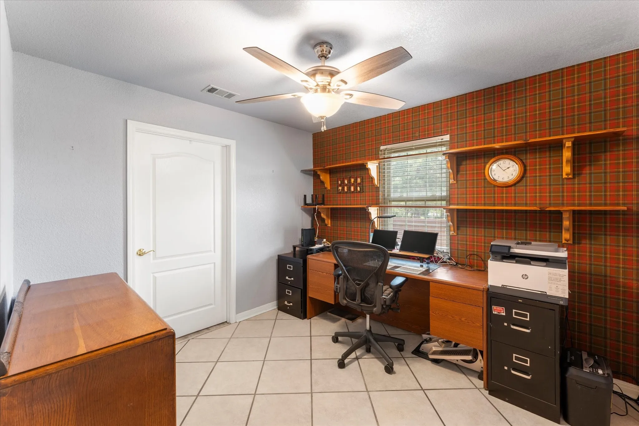 Single Family Residence For Sale in Henderson County , 424 Lagoon Drive, Gun Barrel City, Texas 75156, 3 Bedroom, 2 Bathroom, 2 Garage spaces, 1,549 Sqft, built in 1999, mls#21404878, Real Estate Agent in Gun Barrel City, Homes For Sale in Henderson county, Homes For Sale in Gun Barrel City, Realtor in Gun Barrel City Texas, Real Estate Brokerage Independent Realty Texas, Luminita Cordes Realtor