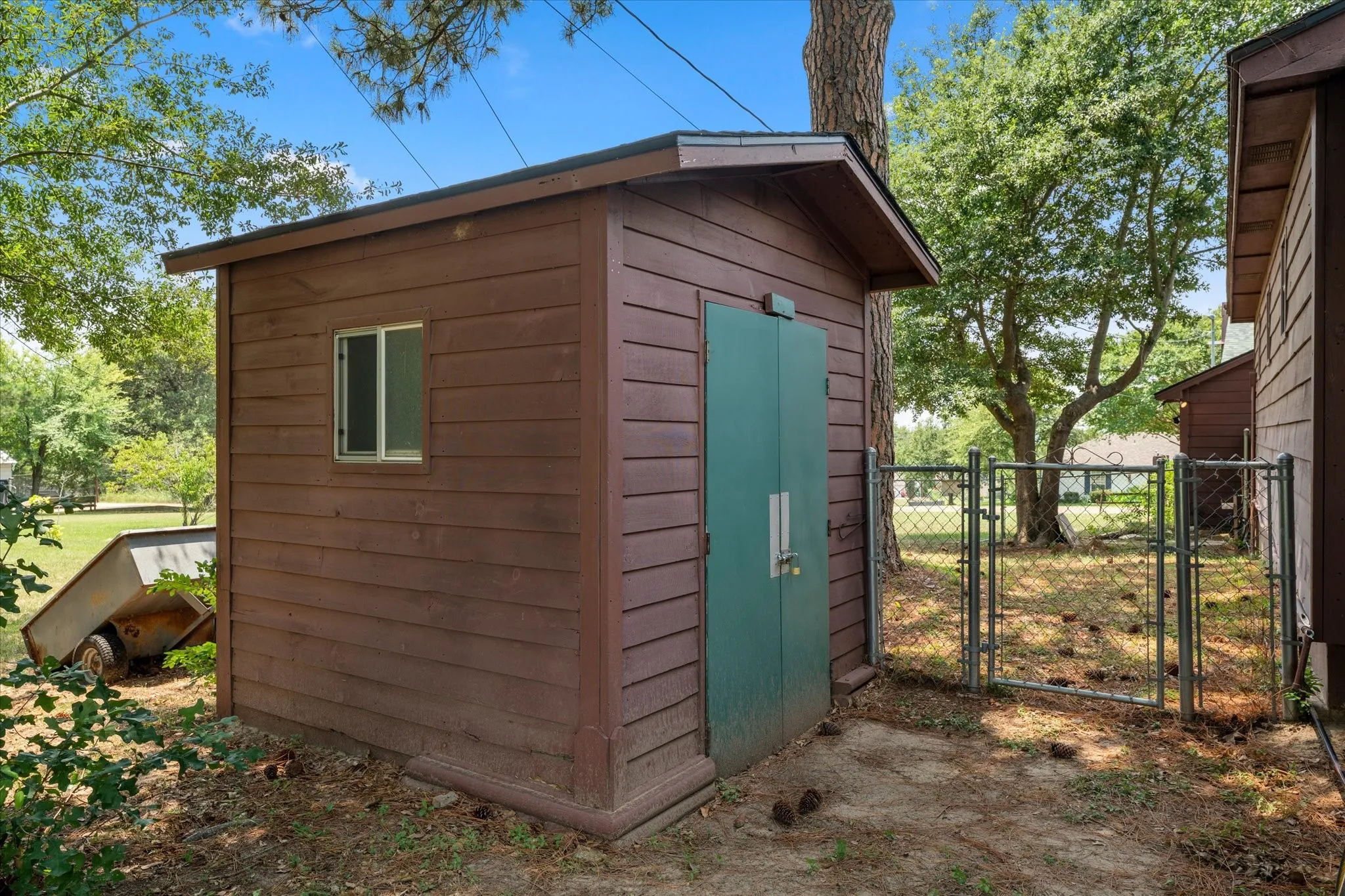 Single Family Residence For Sale in Henderson County , 424 Lagoon Drive, Gun Barrel City, Texas 75156, 3 Bedroom, 2 Bathroom, 2 Garage spaces, 1,549 Sqft, built in 1999, mls#21404878, Real Estate Agent in Gun Barrel City, Homes For Sale in Henderson county, Homes For Sale in Gun Barrel City, Realtor in Gun Barrel City Texas, Real Estate Brokerage Independent Realty Texas, Luminita Cordes Realtor