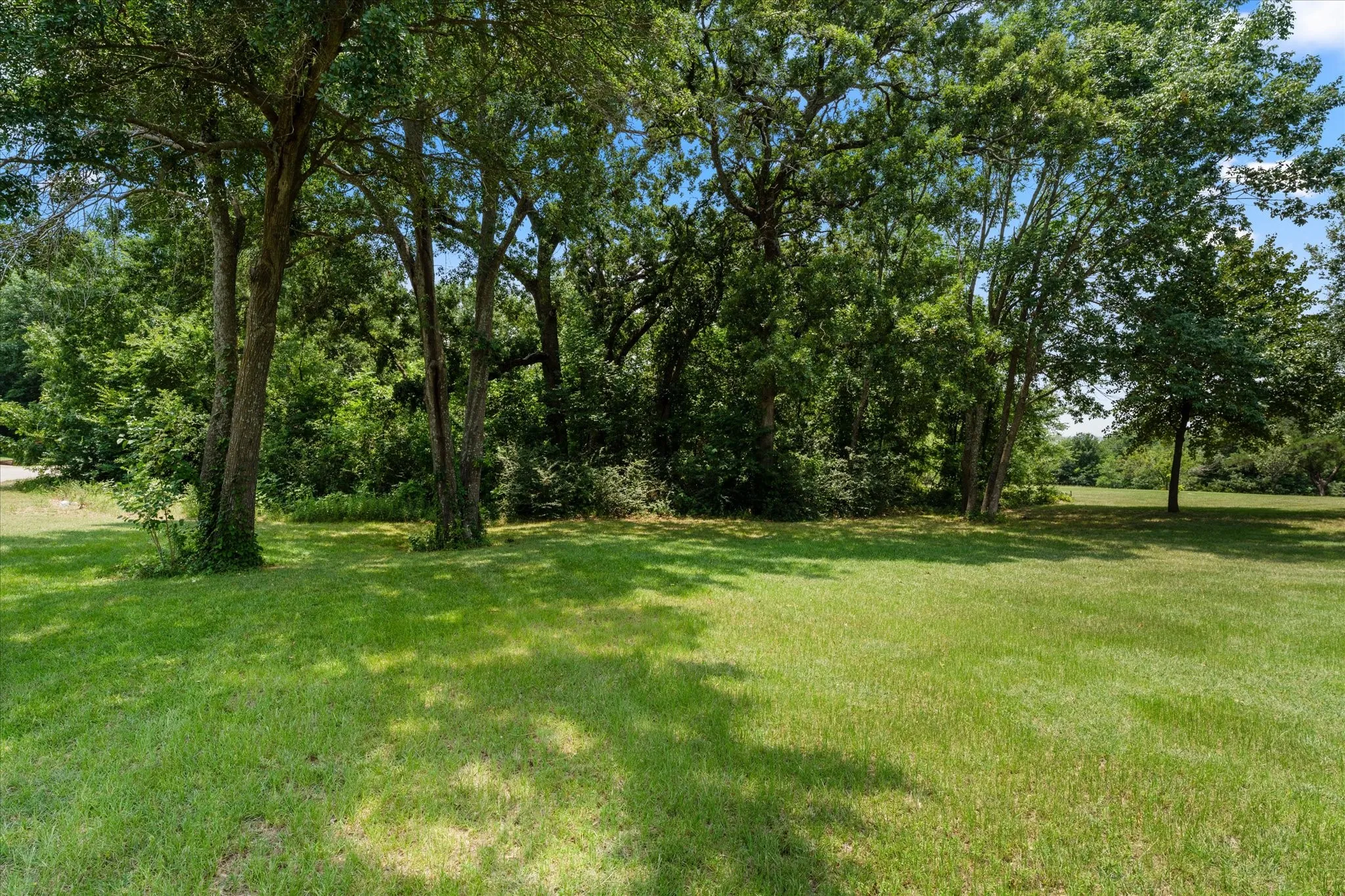 Single Family Residence For Sale in Henderson County , 424 Lagoon Drive, Gun Barrel City, Texas 75156, 3 Bedroom, 2 Bathroom, 2 Garage spaces, 1,549 Sqft, built in 1999, mls#21404878, Real Estate Agent in Gun Barrel City, Homes For Sale in Henderson county, Homes For Sale in Gun Barrel City, Realtor in Gun Barrel City Texas, Real Estate Brokerage Independent Realty Texas, Luminita Cordes Realtor