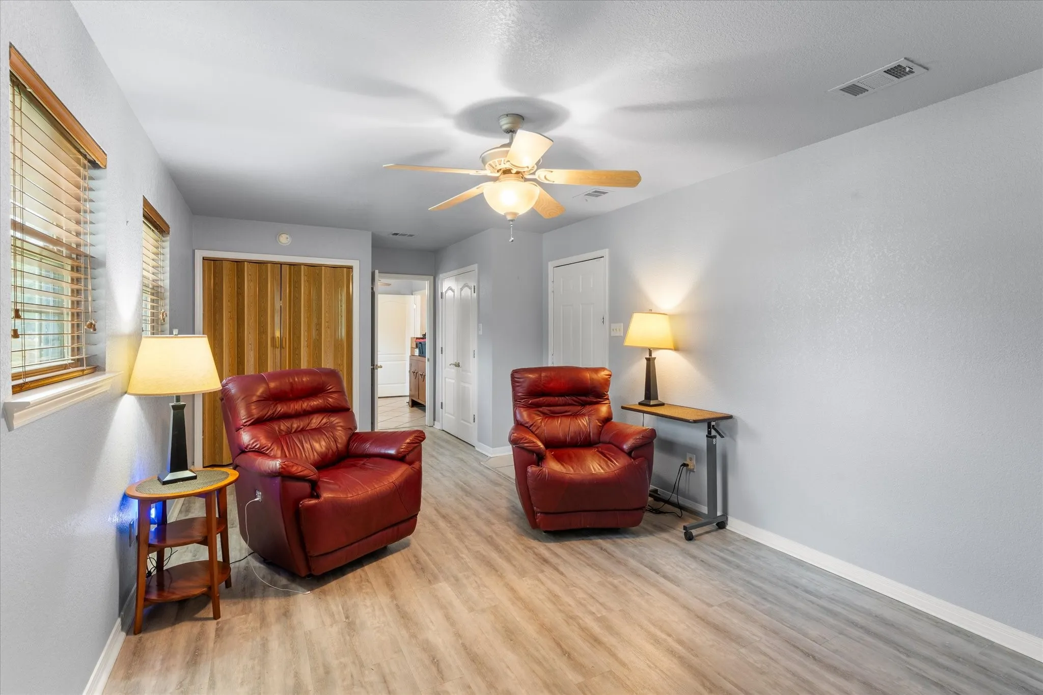 Single Family Residence For Sale in Henderson County , 424 Lagoon Drive, Gun Barrel City, Texas 75156, 3 Bedroom, 2 Bathroom, 2 Garage spaces, 1,549 Sqft, built in 1999, mls#21404878, Real Estate Agent in Gun Barrel City, Homes For Sale in Henderson county, Homes For Sale in Gun Barrel City, Realtor in Gun Barrel City Texas, Real Estate Brokerage Independent Realty Texas, Luminita Cordes Realtor