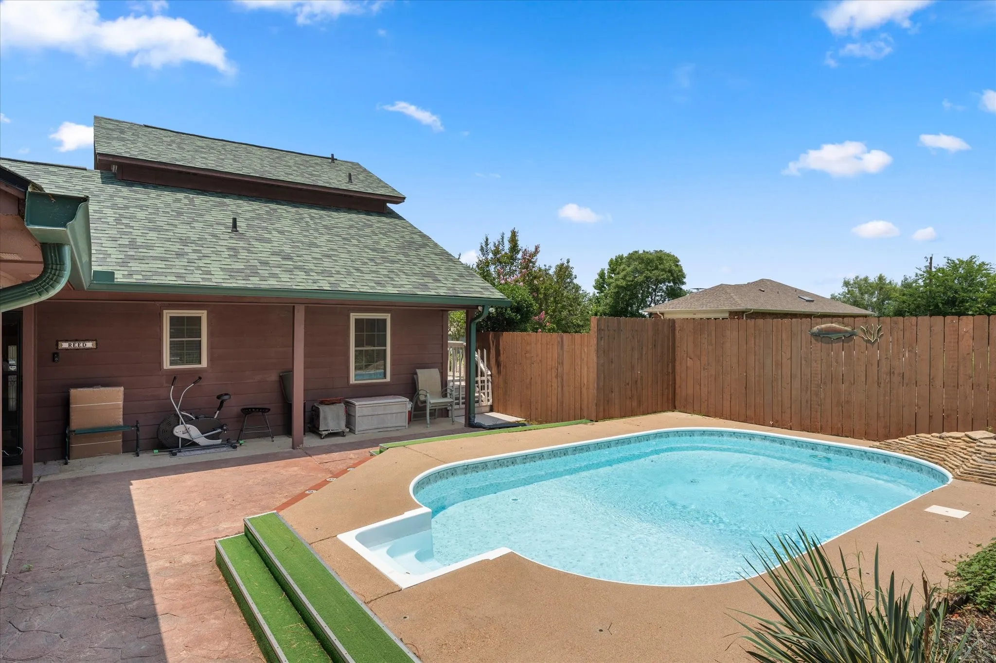 Single Family Residence For Sale in Henderson County , 424 Lagoon Drive, Gun Barrel City, Texas 75156, 3 Bedroom, 2 Bathroom, 2 Garage spaces, 1,549 Sqft, built in 1999, mls#21404878, Real Estate Agent in Gun Barrel City, Homes For Sale in Henderson county, Homes For Sale in Gun Barrel City, Realtor in Gun Barrel City Texas, Real Estate Brokerage Independent Realty Texas, Luminita Cordes Realtor