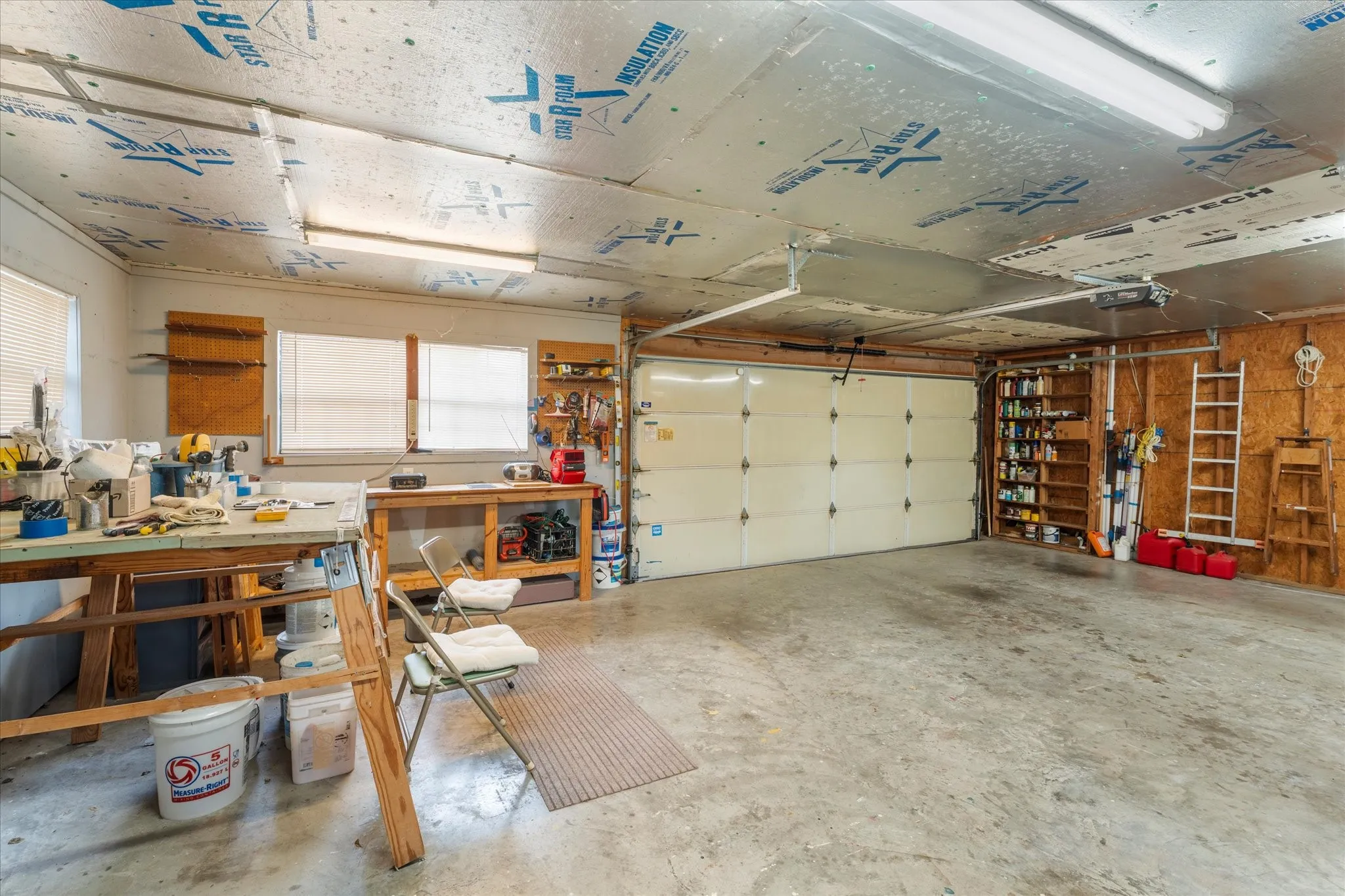 Single Family Residence For Sale in Henderson County , 424 Lagoon Drive, Gun Barrel City, Texas 75156, 3 Bedroom, 2 Bathroom, 2 Garage spaces, 1,549 Sqft, built in 1999, mls#21404878, Real Estate Agent in Gun Barrel City, Homes For Sale in Henderson county, Homes For Sale in Gun Barrel City, Realtor in Gun Barrel City Texas, Real Estate Brokerage Independent Realty Texas, Luminita Cordes Realtor