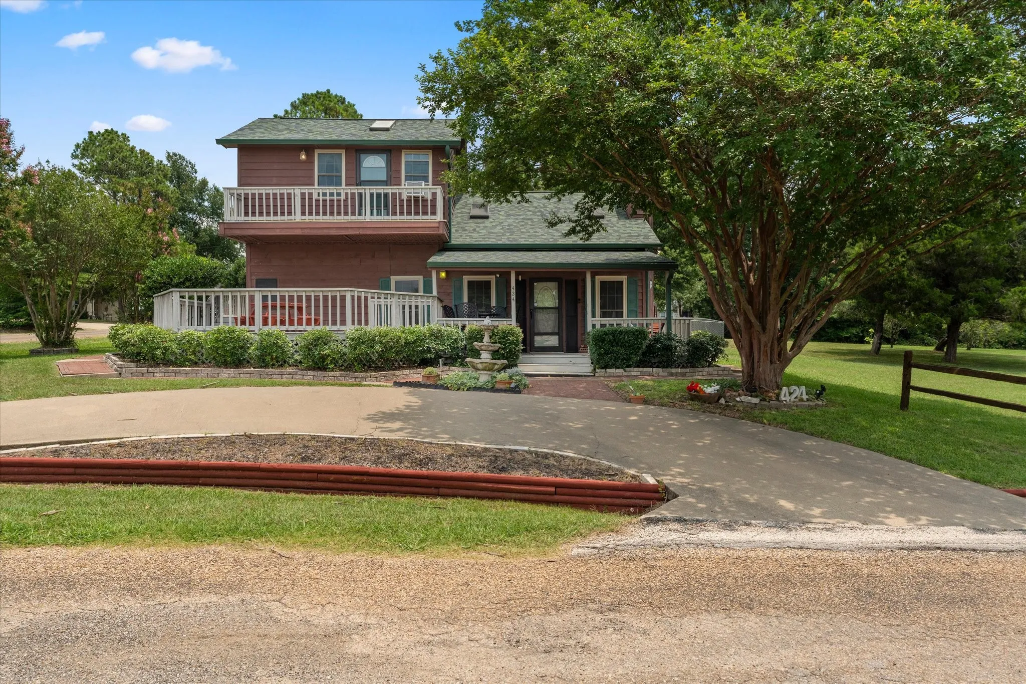 Single Family Residence For Sale in Henderson County , 424 Lagoon Drive, Gun Barrel City, Texas 75156, 3 Bedroom, 2 Bathroom, 2 Garage spaces, 1,549 Sqft, built in 1999, mls#21404878, Real Estate Agent in Gun Barrel City, Homes For Sale in Henderson county, Homes For Sale in Gun Barrel City, Realtor in Gun Barrel City Texas, Real Estate Brokerage Independent Realty Texas, Luminita Cordes Realtor