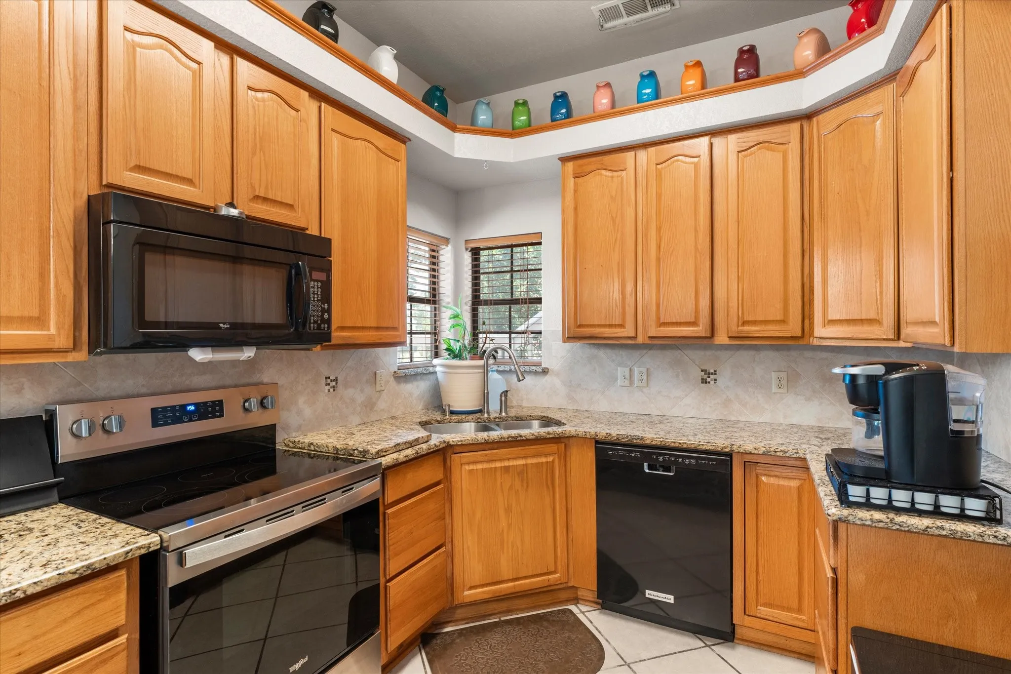 Single Family Residence For Sale in Henderson County , 424 Lagoon Drive, Gun Barrel City, Texas 75156, 3 Bedroom, 2 Bathroom, 2 Garage spaces, 1,549 Sqft, built in 1999, mls#21404878, Real Estate Agent in Gun Barrel City, Homes For Sale in Henderson county, Homes For Sale in Gun Barrel City, Realtor in Gun Barrel City Texas, Real Estate Brokerage Independent Realty Texas, Luminita Cordes Realtor