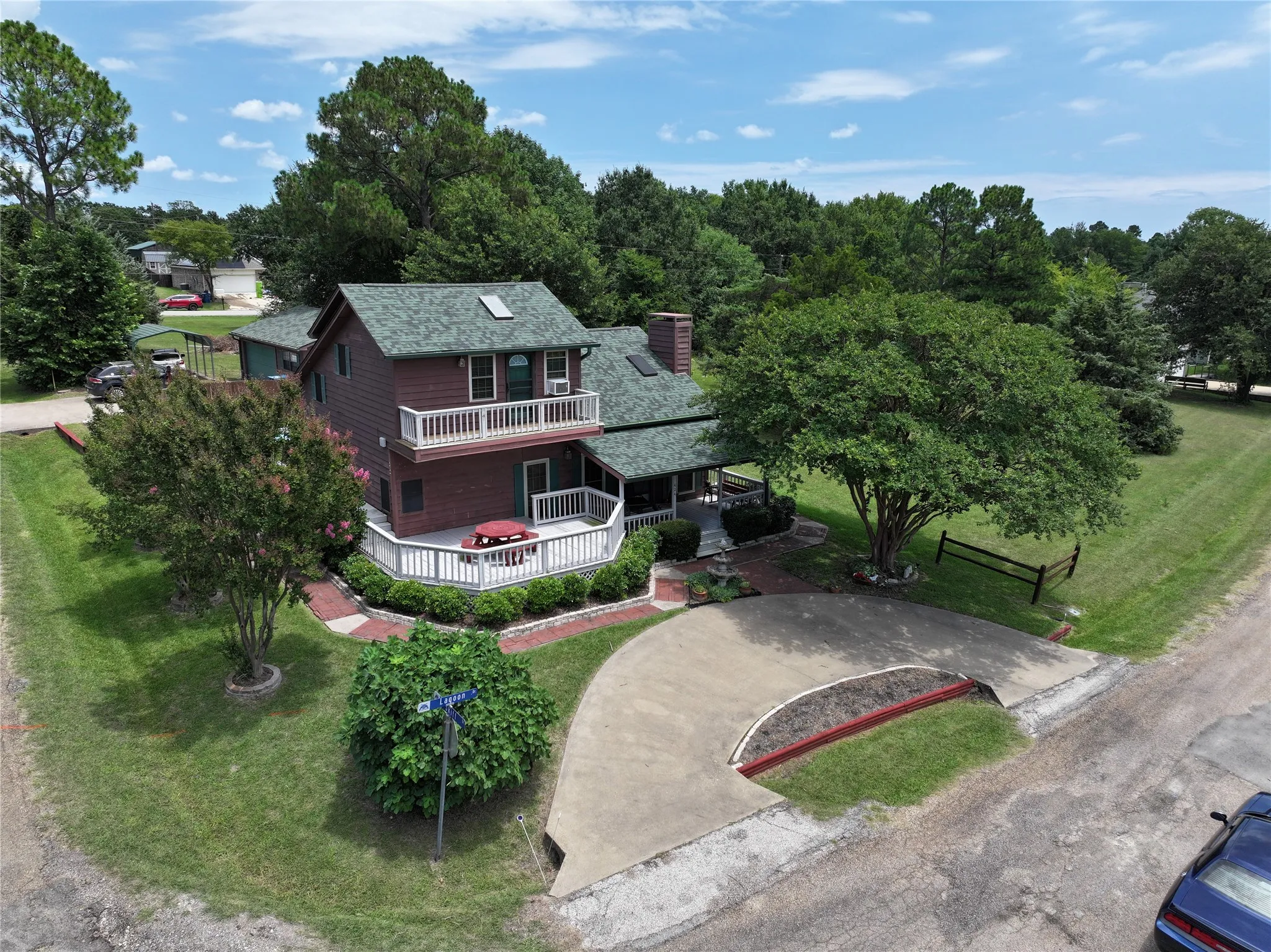 Single Family Residence For Sale in Henderson County , 424 Lagoon Drive, Gun Barrel City, Texas 75156, 3 Bedroom, 2 Bathroom, 2 Garage spaces, 1,549 Sqft, built in 1999, mls#21404878, Real Estate Agent in Gun Barrel City, Homes For Sale in Henderson county, Homes For Sale in Gun Barrel City, Realtor in Gun Barrel City Texas, Real Estate Brokerage Independent Realty Texas, Luminita Cordes Realtor