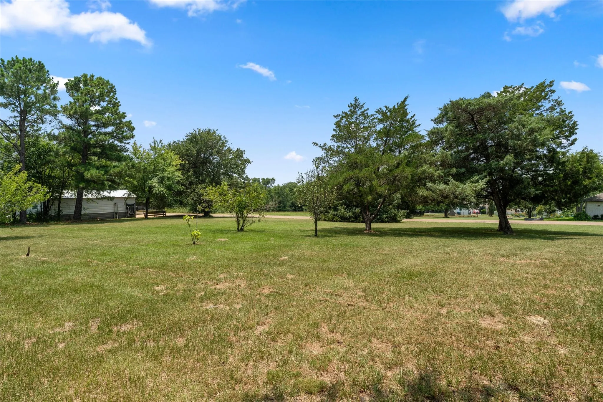 Single Family Residence For Sale in Henderson County , 424 Lagoon Drive, Gun Barrel City, Texas 75156, 3 Bedroom, 2 Bathroom, 2 Garage spaces, 1,549 Sqft, built in 1999, mls#21404878, Real Estate Agent in Gun Barrel City, Homes For Sale in Henderson county, Homes For Sale in Gun Barrel City, Realtor in Gun Barrel City Texas, Real Estate Brokerage Independent Realty Texas, Luminita Cordes Realtor
