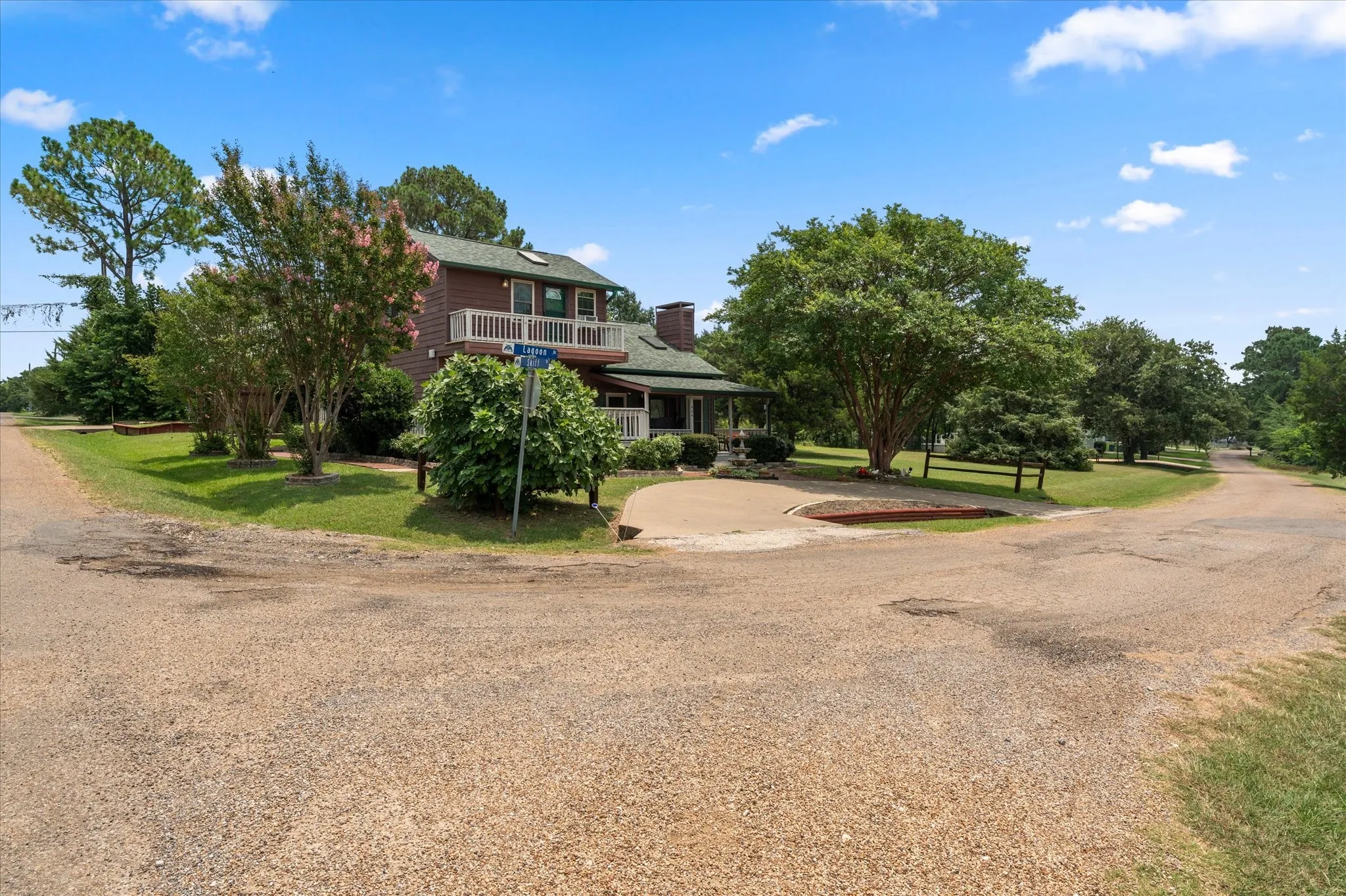 Single Family Residence For Sale in Henderson County , 424 Lagoon Drive, Gun Barrel City, Texas 75156, 3 Bedroom, 2 Bathroom, 2 Garage spaces, 1,549 Sqft, built in 1999, mls#21404878, Real Estate Agent in Gun Barrel City, Homes For Sale in Henderson county, Homes For Sale in Gun Barrel City, Realtor in Gun Barrel City Texas, Real Estate Brokerage Independent Realty Texas, Luminita Cordes Realtor