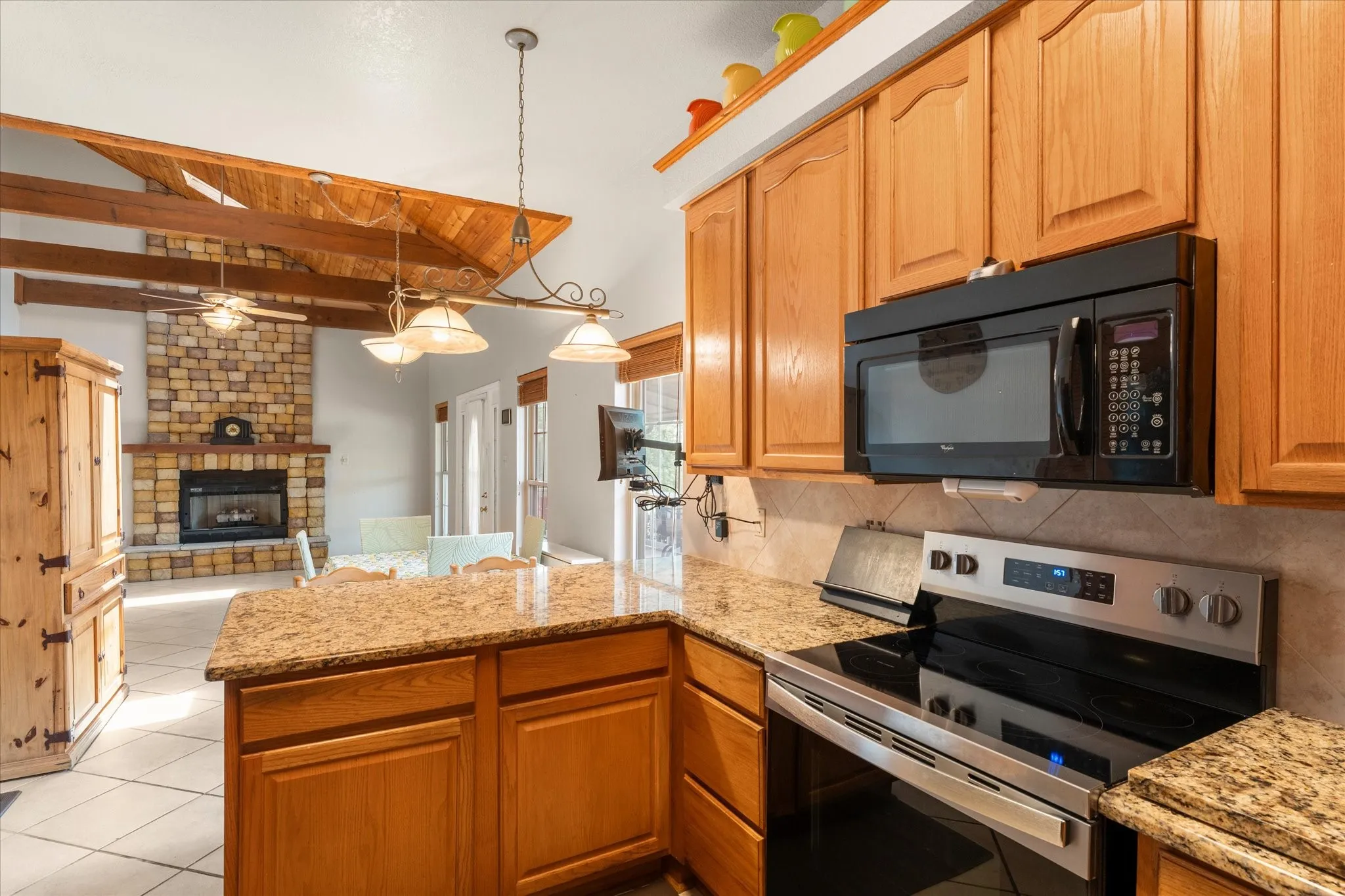 Single Family Residence For Sale in Henderson County , 424 Lagoon Drive, Gun Barrel City, Texas 75156, 3 Bedroom, 2 Bathroom, 2 Garage spaces, 1,549 Sqft, built in 1999, mls#21404878, Real Estate Agent in Gun Barrel City, Homes For Sale in Henderson county, Homes For Sale in Gun Barrel City, Realtor in Gun Barrel City Texas, Real Estate Brokerage Independent Realty Texas, Luminita Cordes Realtor