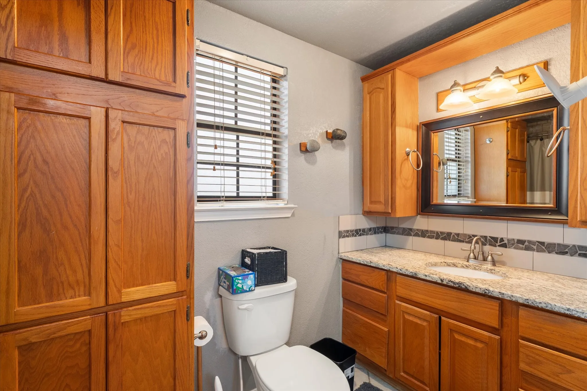 Single Family Residence For Sale in Henderson County , 424 Lagoon Drive, Gun Barrel City, Texas 75156, 3 Bedroom, 2 Bathroom, 2 Garage spaces, 1,549 Sqft, built in 1999, mls#21404878, Real Estate Agent in Gun Barrel City, Homes For Sale in Henderson county, Homes For Sale in Gun Barrel City, Realtor in Gun Barrel City Texas, Real Estate Brokerage Independent Realty Texas, Luminita Cordes Realtor
