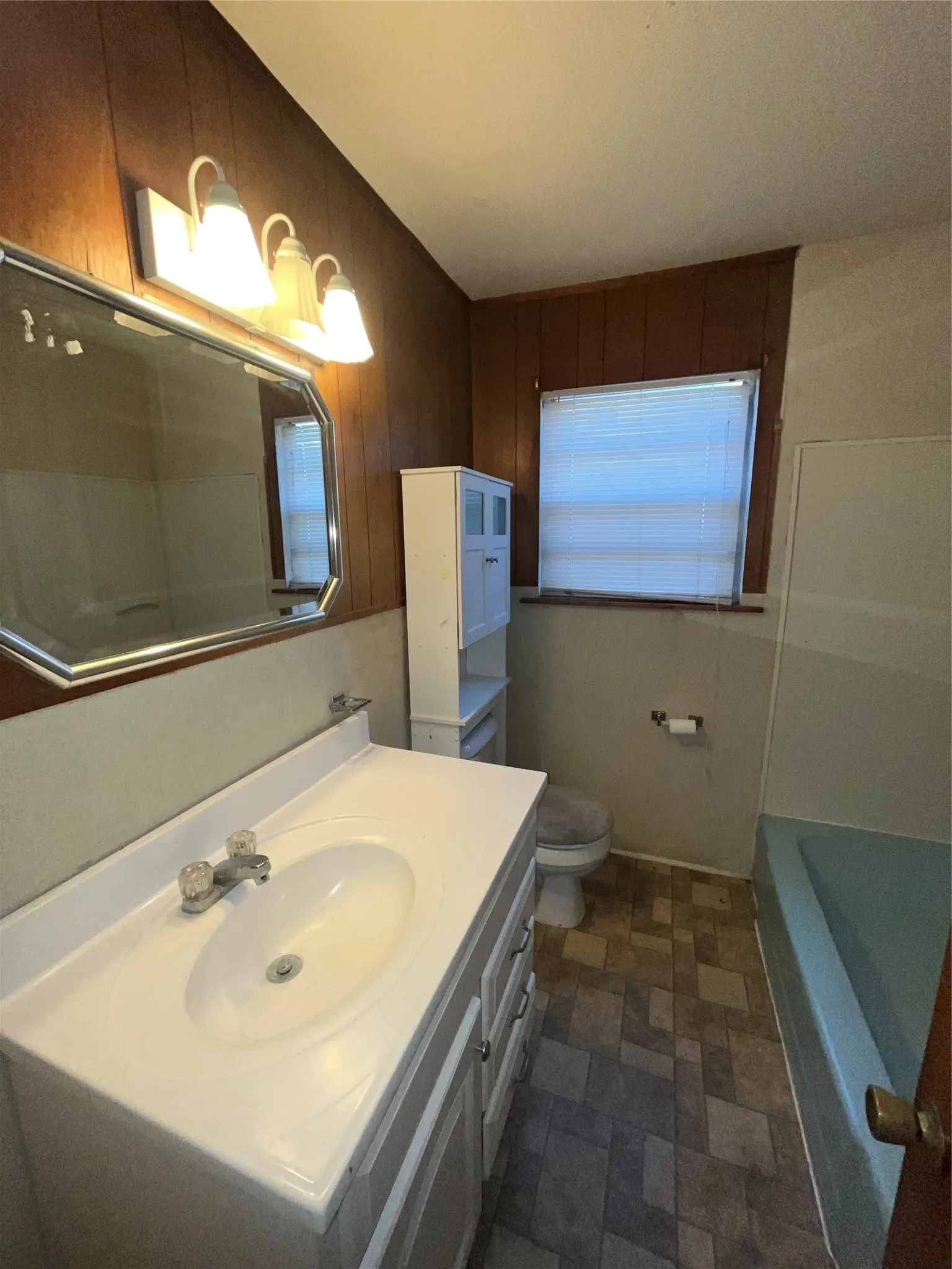 Single Family Residence For Sale in Taylor County , 2517 S 25th Street, Abilene, Texas 79605, 3 Bedroom, 2 Bathroom, Garage spaces, 1,328 Sqft, built in 1956, mls#21403726, Real Estate Agent in Abilene, Homes For Sale in Taylor county, Homes For Sale in Abilene, Realtor in Abilene Texas, Real Estate Brokerage Independent Realty Texas, Luminita Cordes Realtor