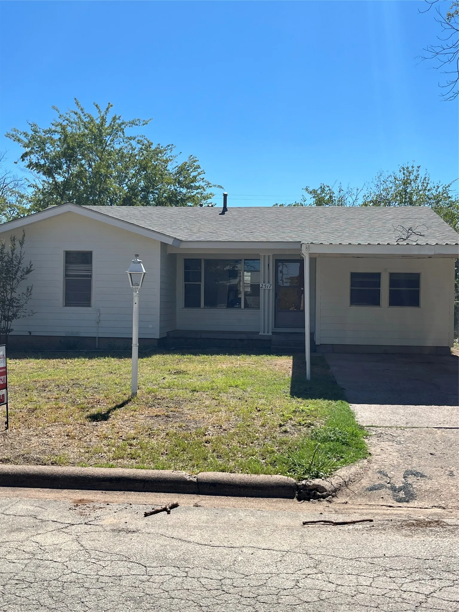Single Family Residence For Sale in Taylor County , 2517 S 25th Street, Abilene, Texas 79605, 3 Bedroom, 2 Bathroom, Garage spaces, 1,328 Sqft, built in 1956, mls#21403726, Real Estate Agent in Abilene, Homes For Sale in Taylor county, Homes For Sale in Abilene, Realtor in Abilene Texas, Real Estate Brokerage Independent Realty Texas, Luminita Cordes Realtor