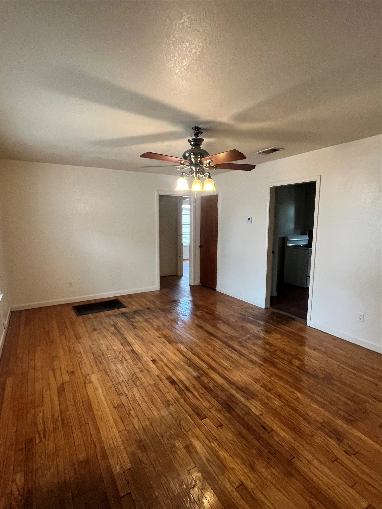 Single Family Residence For Sale in Taylor County , 2517 S 25th Street, Abilene, Texas 79605, 3 Bedroom, 2 Bathroom, Garage spaces, 1,328 Sqft, built in 1956, mls#21403726, Real Estate Agent in Abilene, Homes For Sale in Taylor county, Homes For Sale in Abilene, Realtor in Abilene Texas, Real Estate Brokerage Independent Realty Texas, Luminita Cordes Realtor