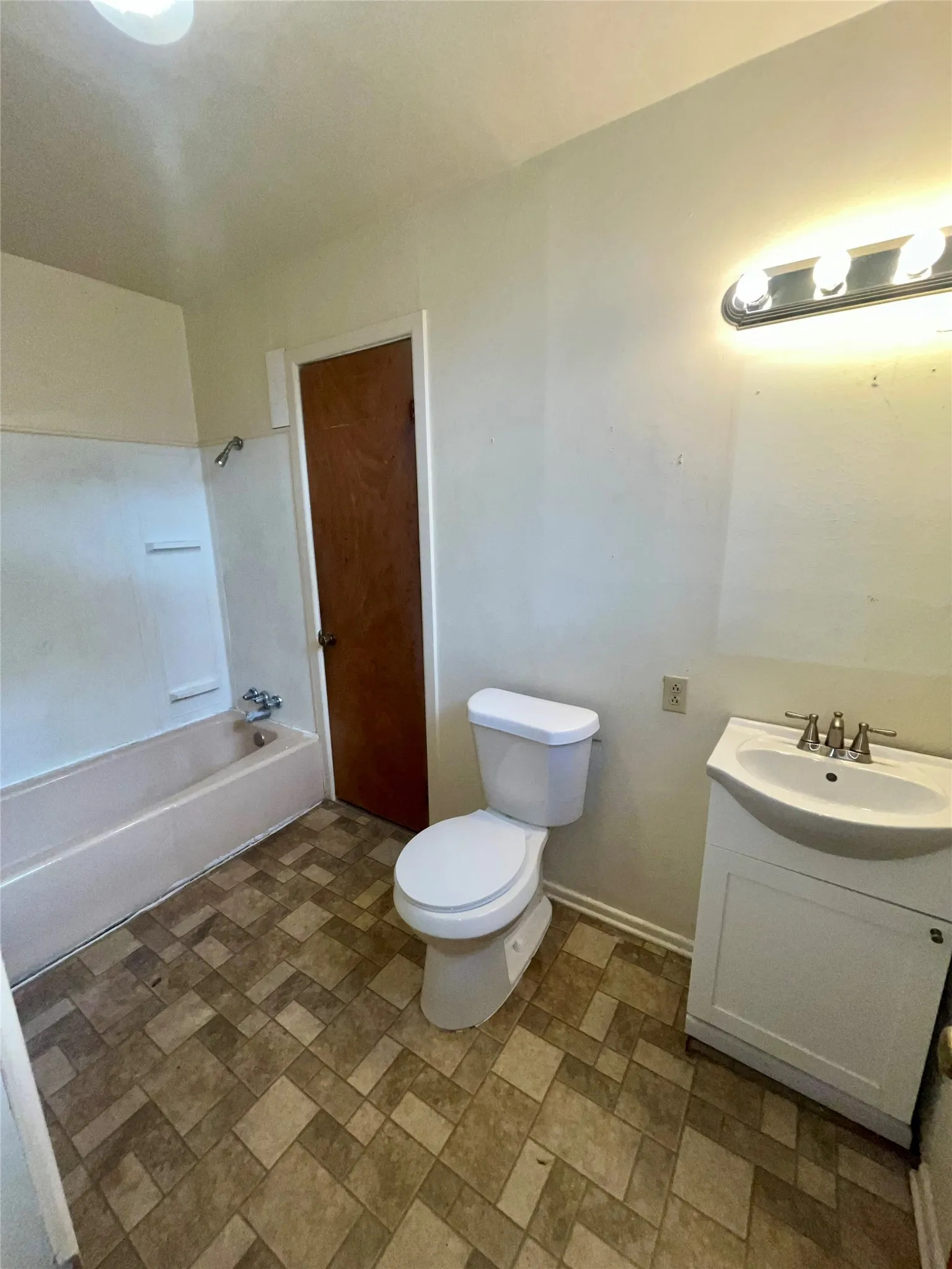 Single Family Residence For Sale in Taylor County , 2517 S 25th Street, Abilene, Texas 79605, 3 Bedroom, 2 Bathroom, Garage spaces, 1,328 Sqft, built in 1956, mls#21403726, Real Estate Agent in Abilene, Homes For Sale in Taylor county, Homes For Sale in Abilene, Realtor in Abilene Texas, Real Estate Brokerage Independent Realty Texas, Luminita Cordes Realtor