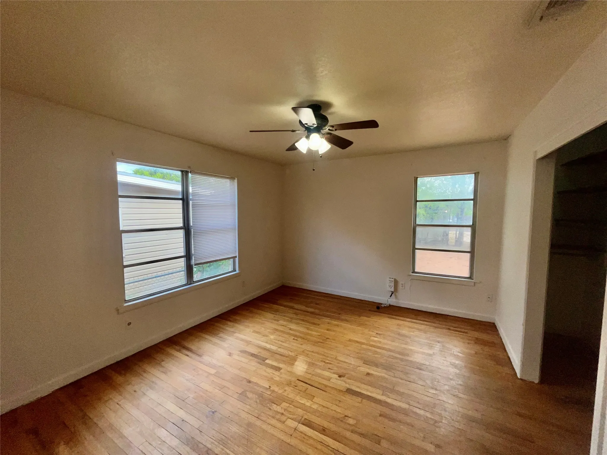 Single Family Residence For Sale in Taylor County , 2517 S 25th Street, Abilene, Texas 79605, 3 Bedroom, 2 Bathroom, Garage spaces, 1,328 Sqft, built in 1956, mls#21403726, Real Estate Agent in Abilene, Homes For Sale in Taylor county, Homes For Sale in Abilene, Realtor in Abilene Texas, Real Estate Brokerage Independent Realty Texas, Luminita Cordes Realtor
