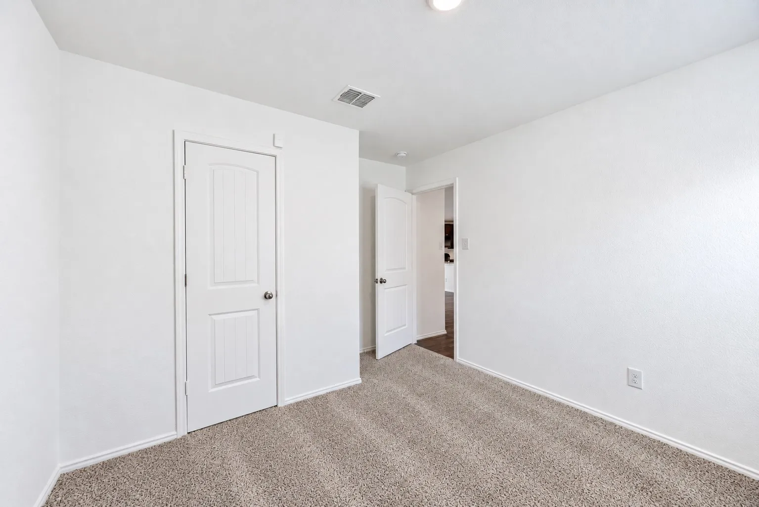 Single Family Residence For Rent in Kaufman County , 1422 Southwell Drive, Crandall, Texas 75114, 3 Bedroom, 2 Bathroom, 2 Garage spaces, 1,260 Sqft, built in 2021, mls#21404877, Real Estate Agent in Crandall, Homes For Rent in Kaufman county, Homes For Rent in Crandall, Realtor in Crandall Texas, Real Estate Brokerage Independent Realty Texas, Luminita Cordes Realtor